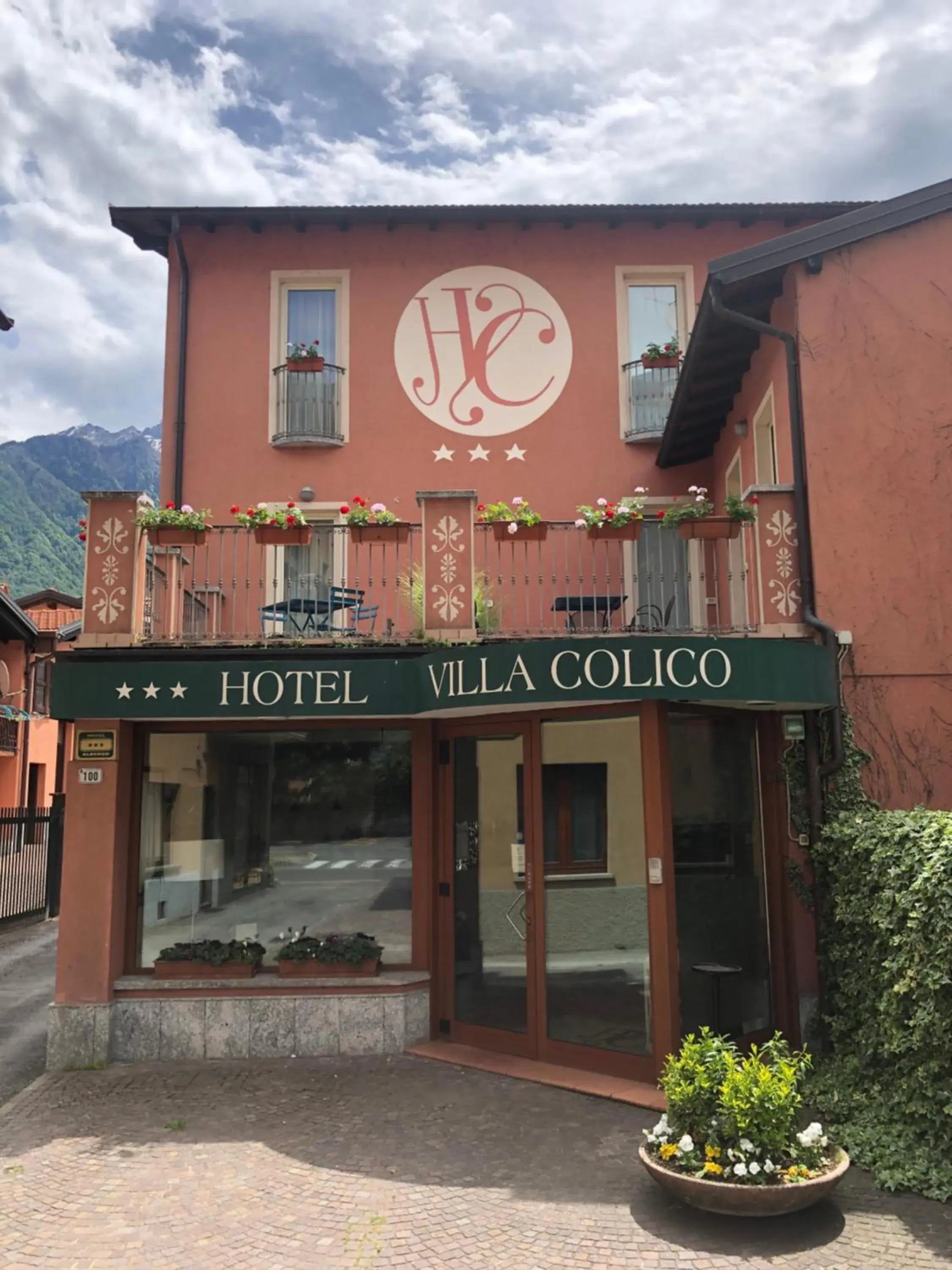 Property building in Hotel Villa Colico