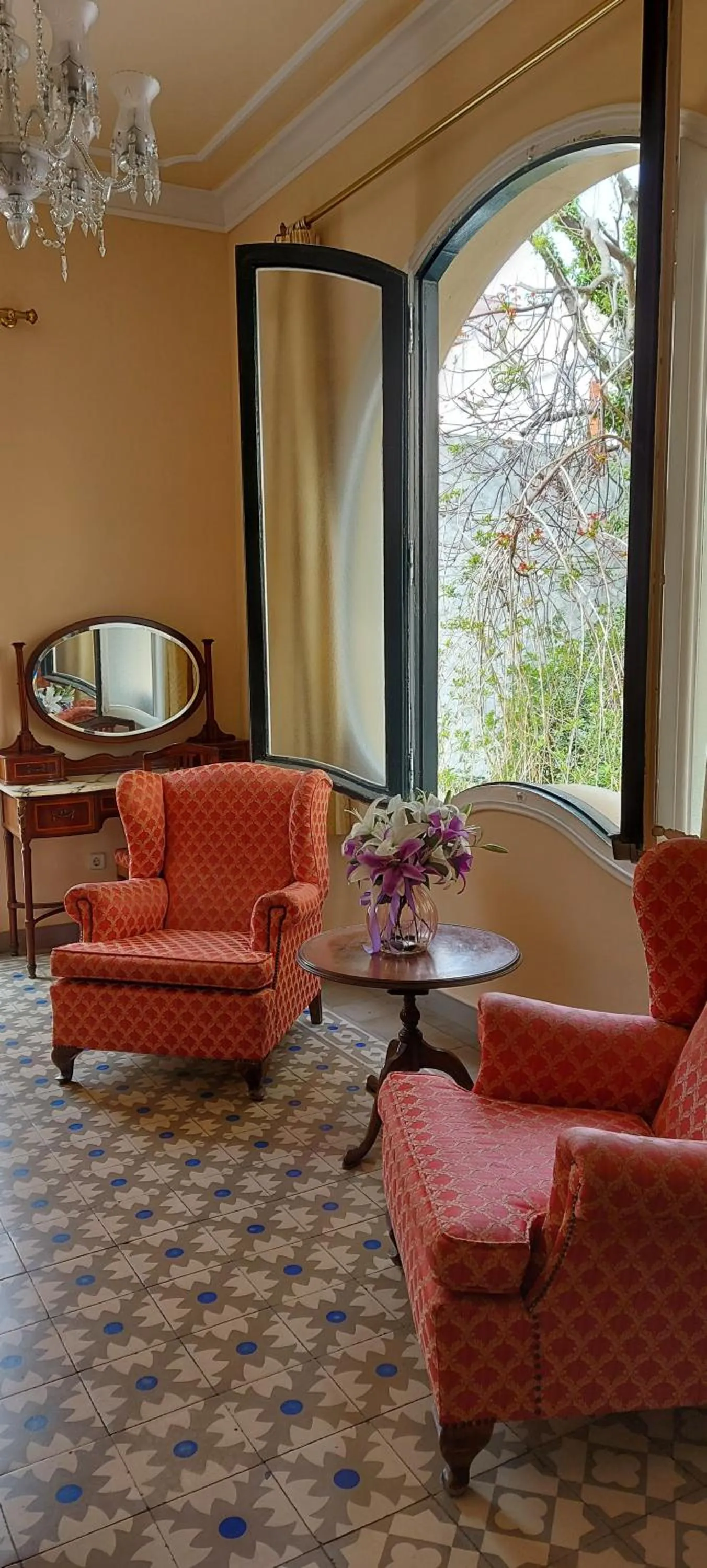 Seating area in Hotel Noucentista