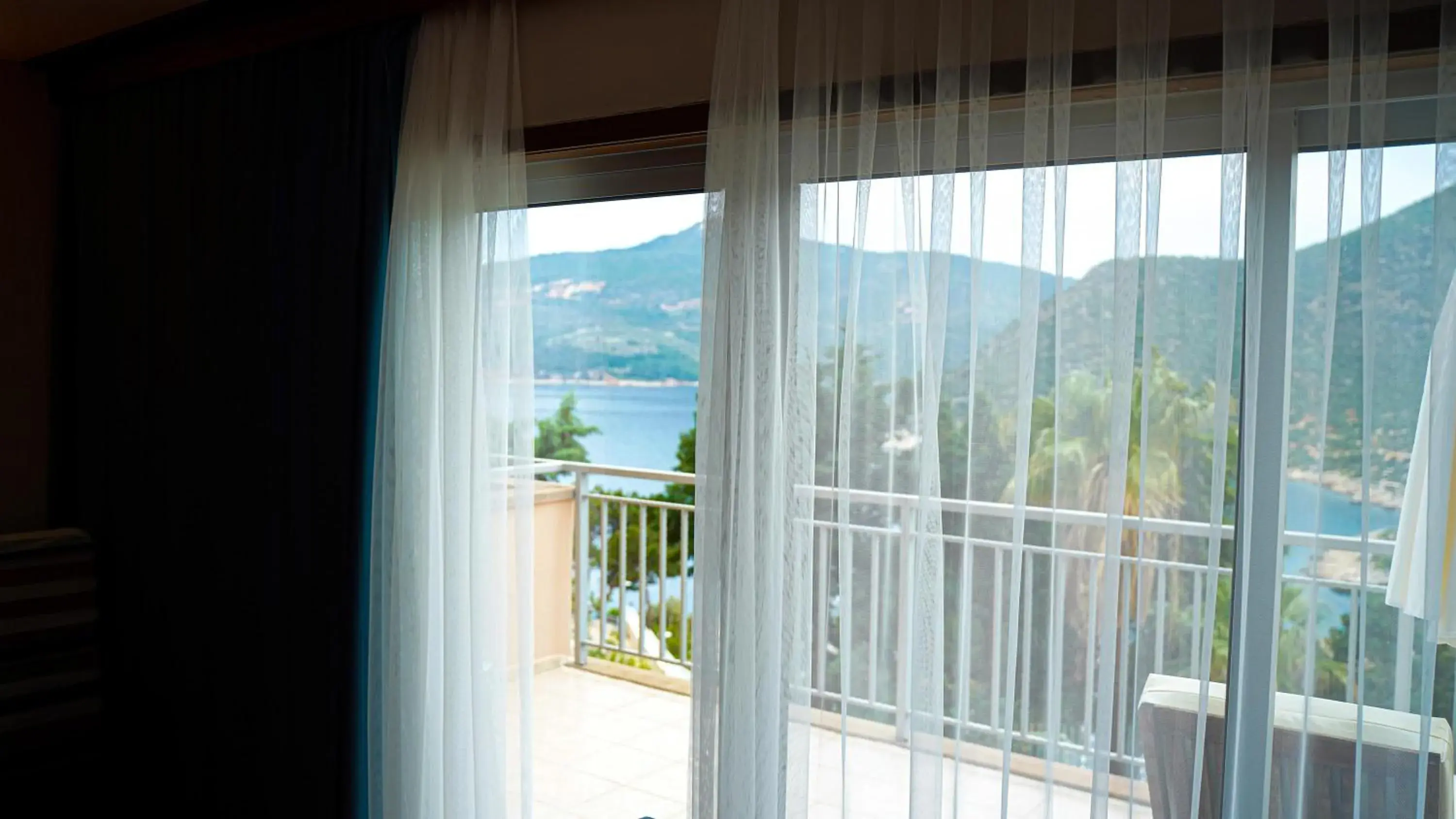 Balcony/Terrace, Mountain View in Happy Hotel