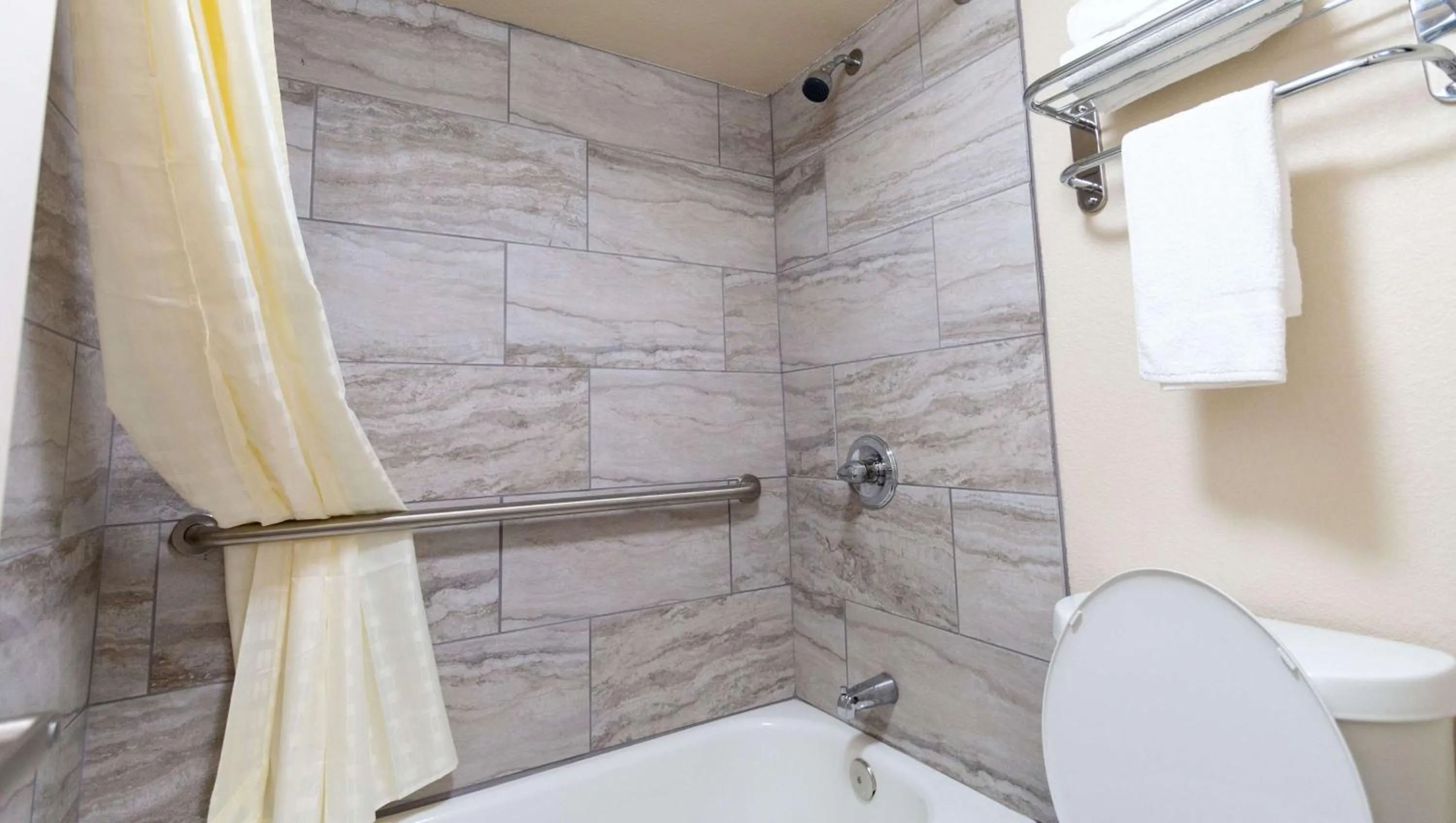 Bathroom in Magnuson Extended Stay and Suites Airport Hotel