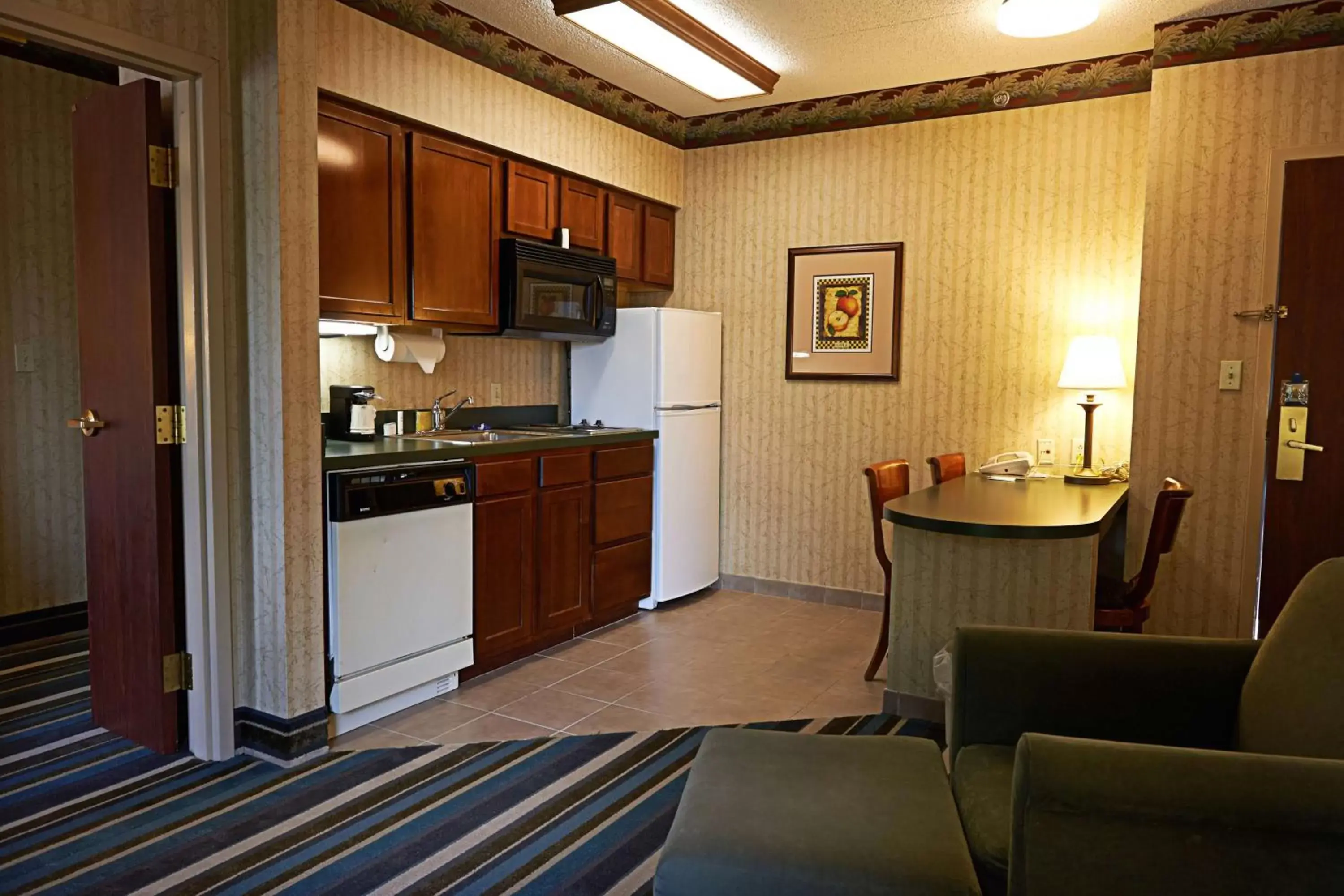 Kitchen or kitchenette, Kitchen/Kitchenette in Hampton Inn & Suites Scottsburg