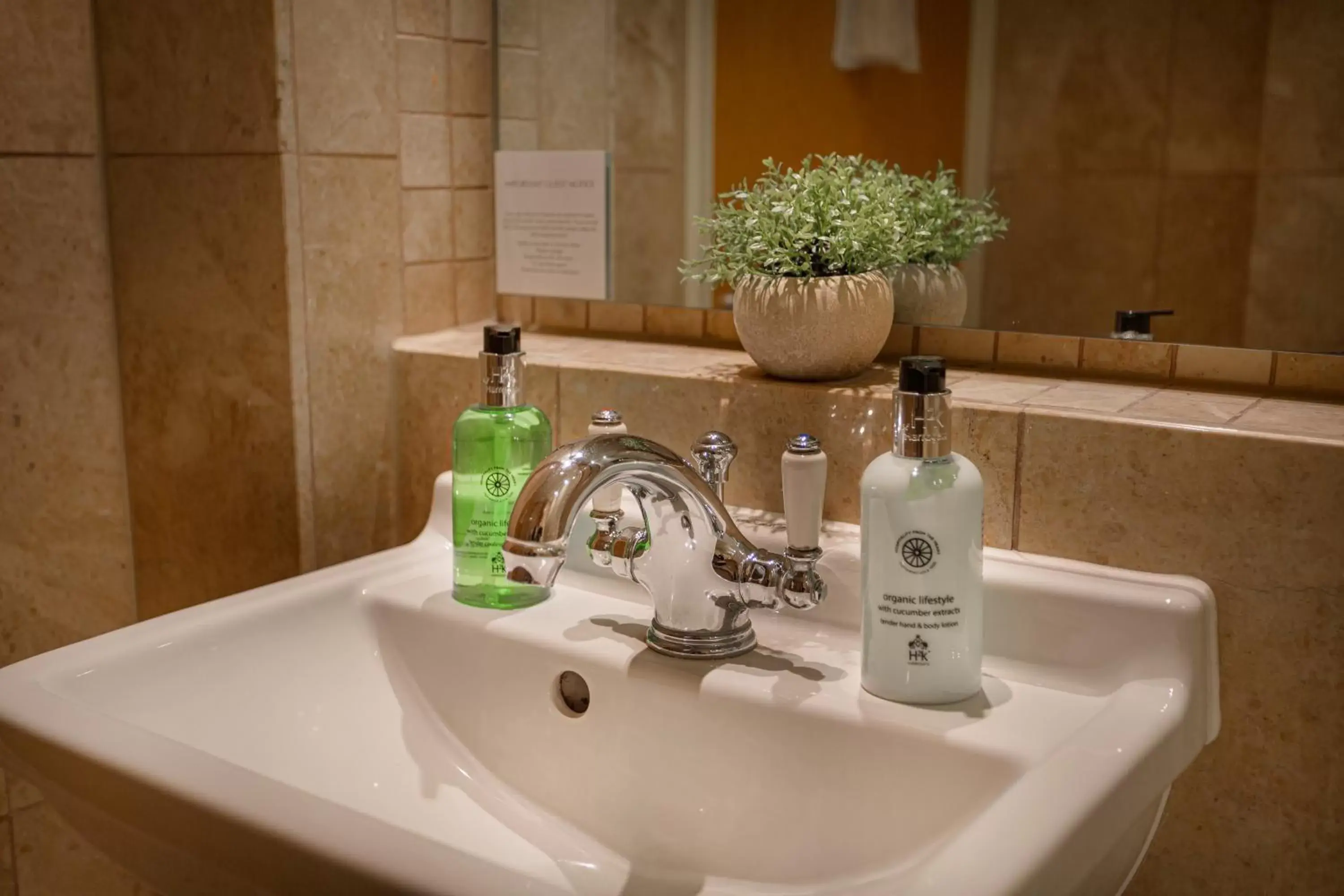 Bathroom in The White Horse Hotel, Romsey, Hampshire