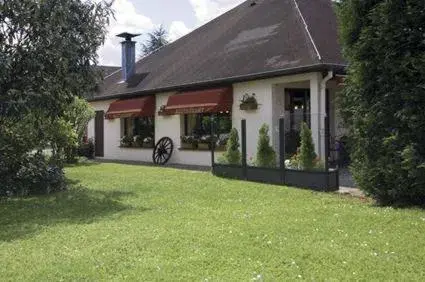 Facade/entrance, Property Building in Hôtel Restaurant Au Relais D'Alsace