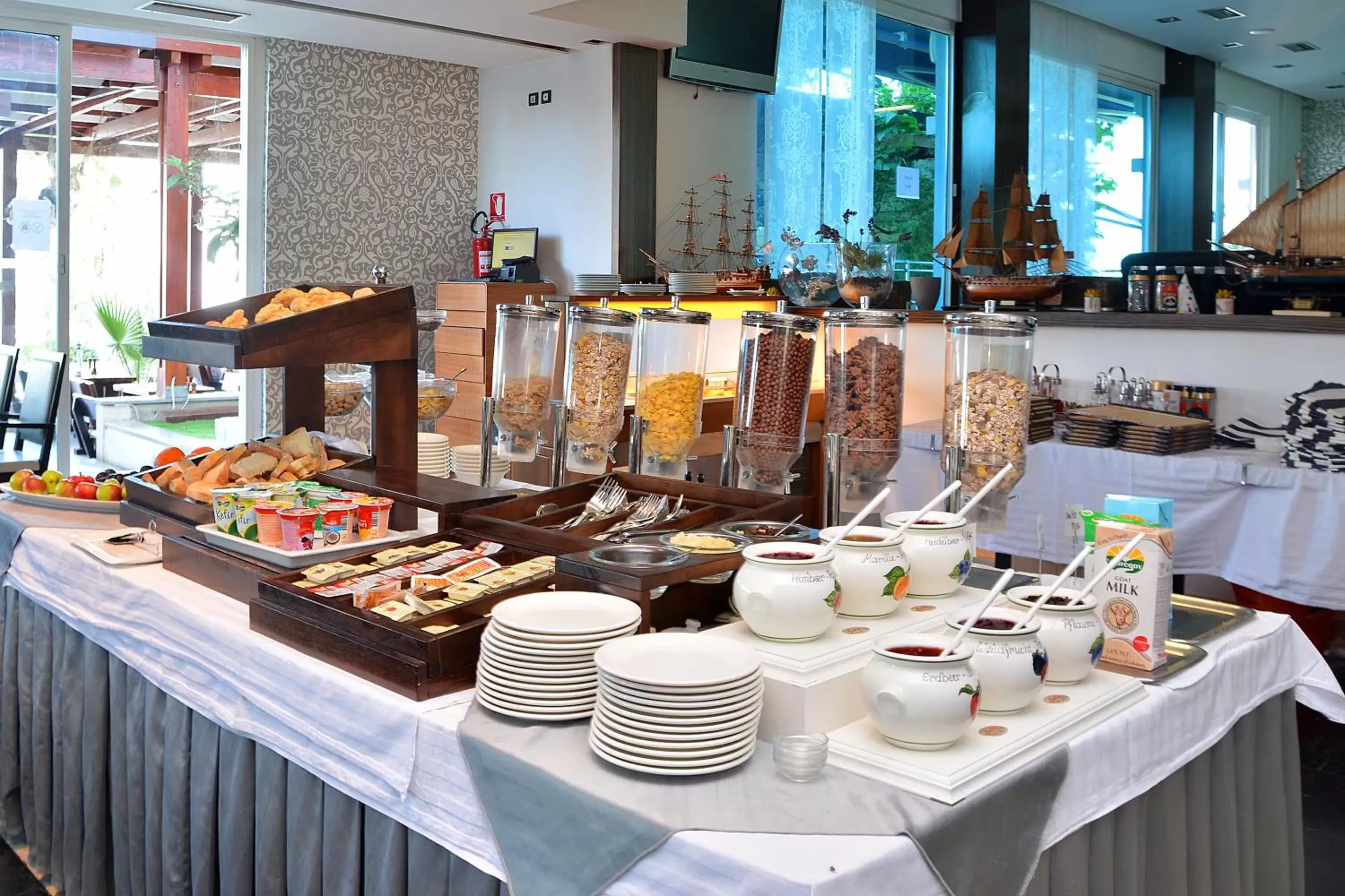 Breakfast, Restaurant/Places to Eat in Hotel Gala Split