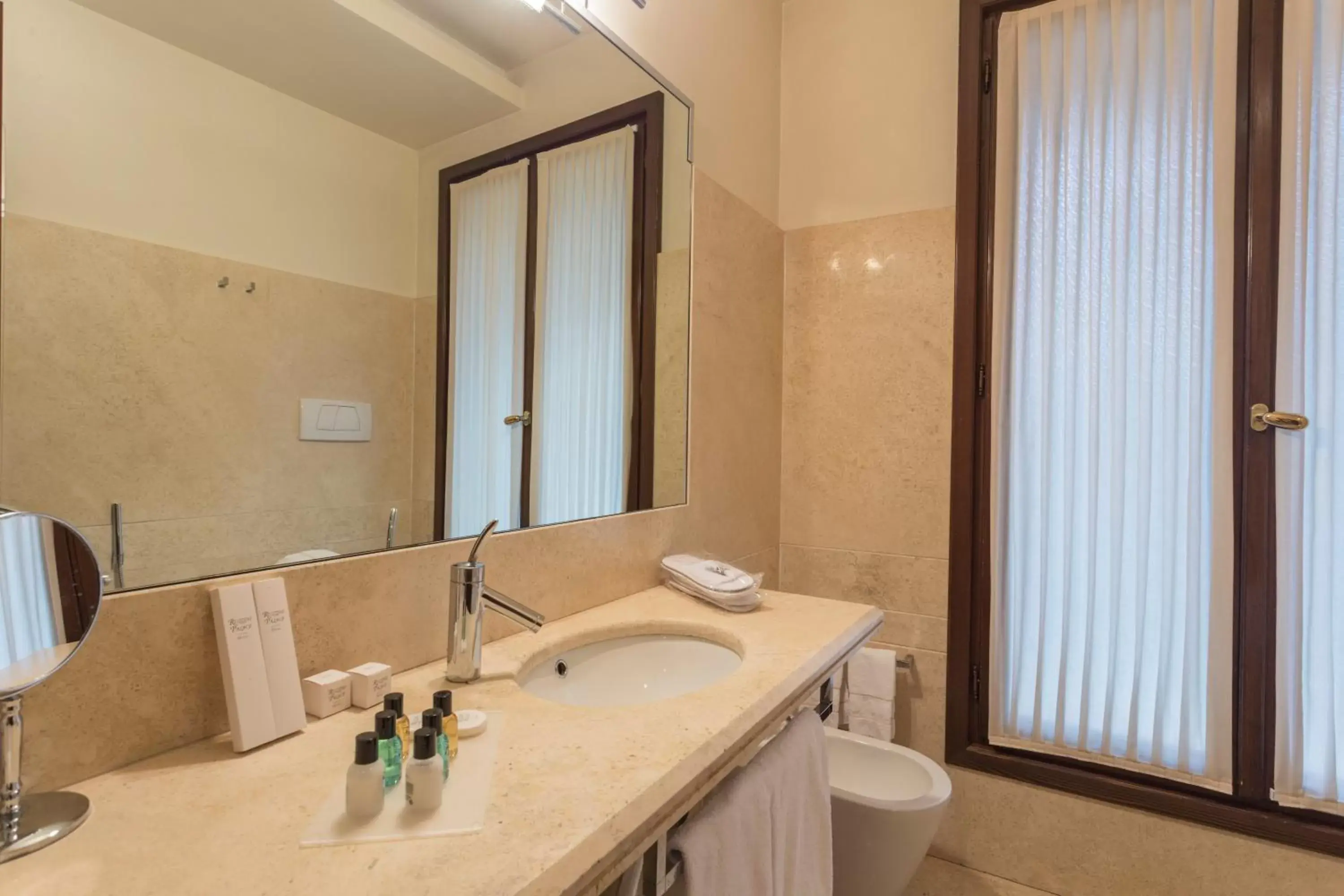 Decorative detail, Bathroom in Ruzzini Palace Hotel