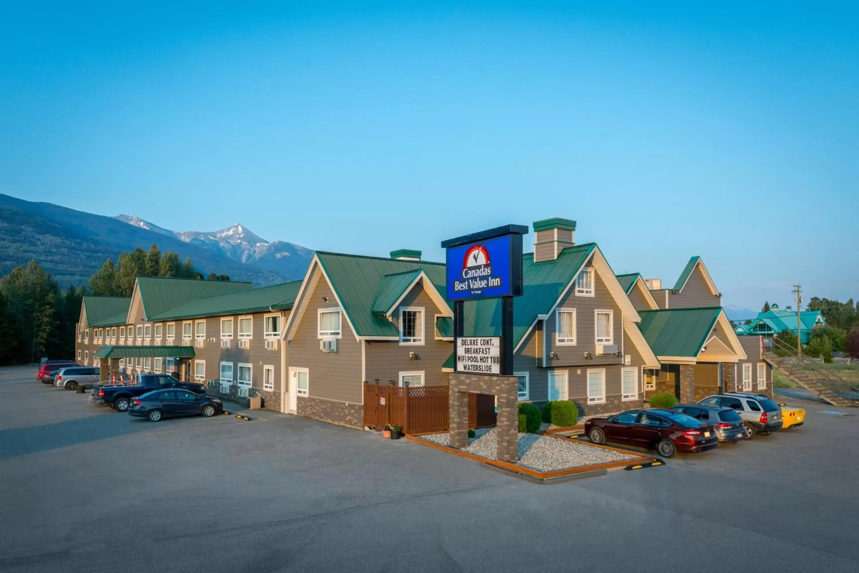 Property building in Canadas Best Value Inn Valemount Property building in Canadas Best Value Inn Valemount