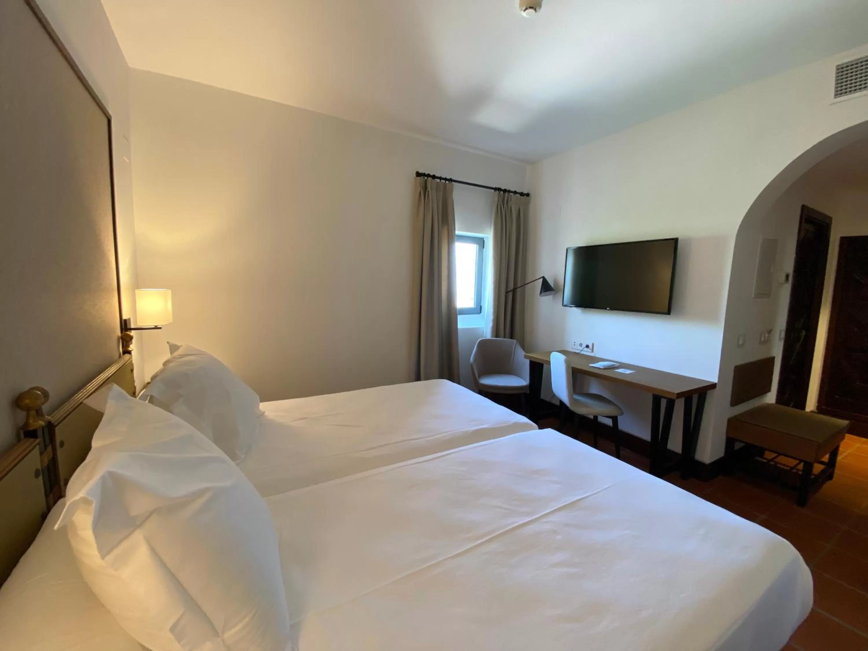 Photo of the whole room, Bed in Parador de Jaén