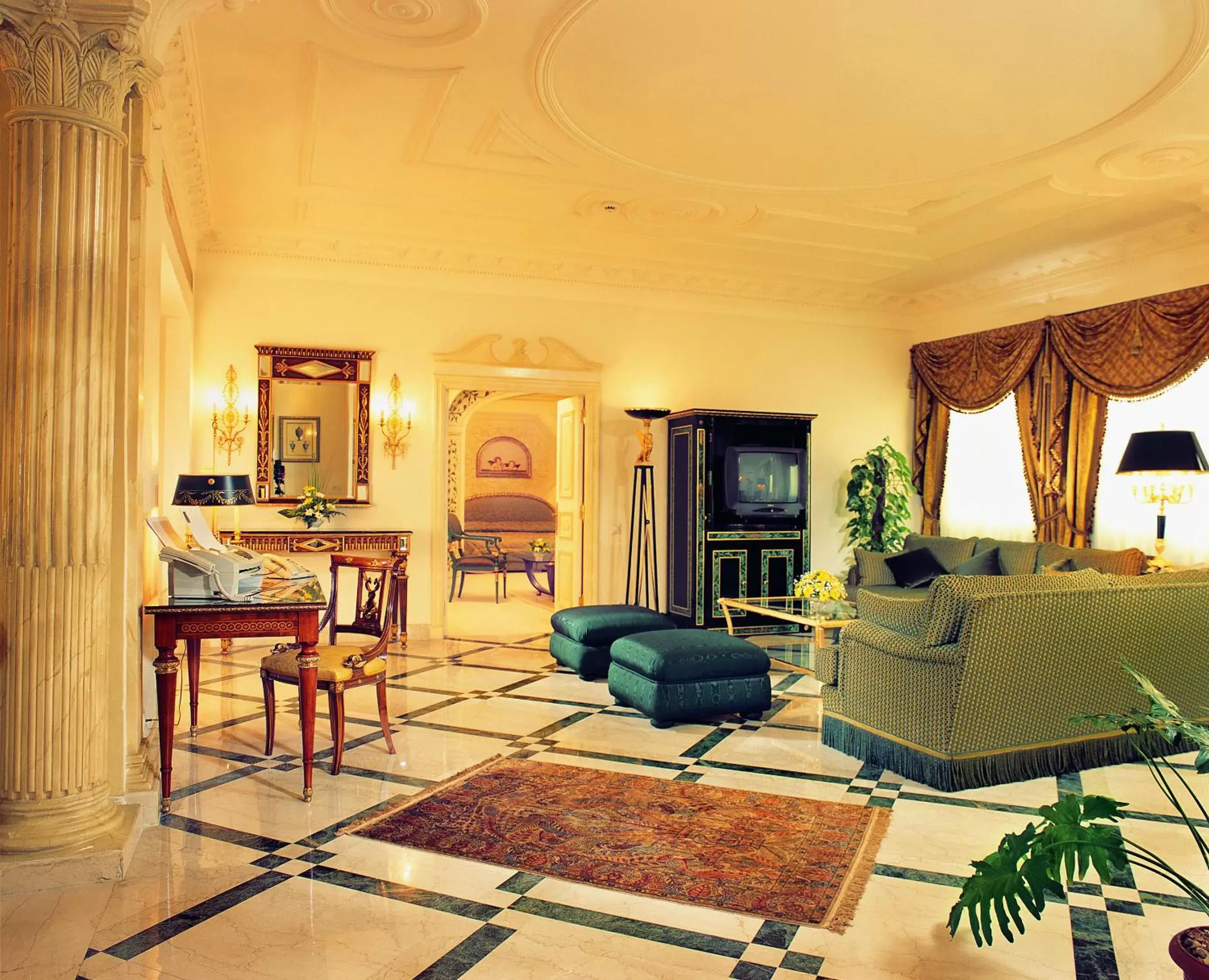 Living room, Seating Area in Sonesta Hotel Tower & Casino Cairo