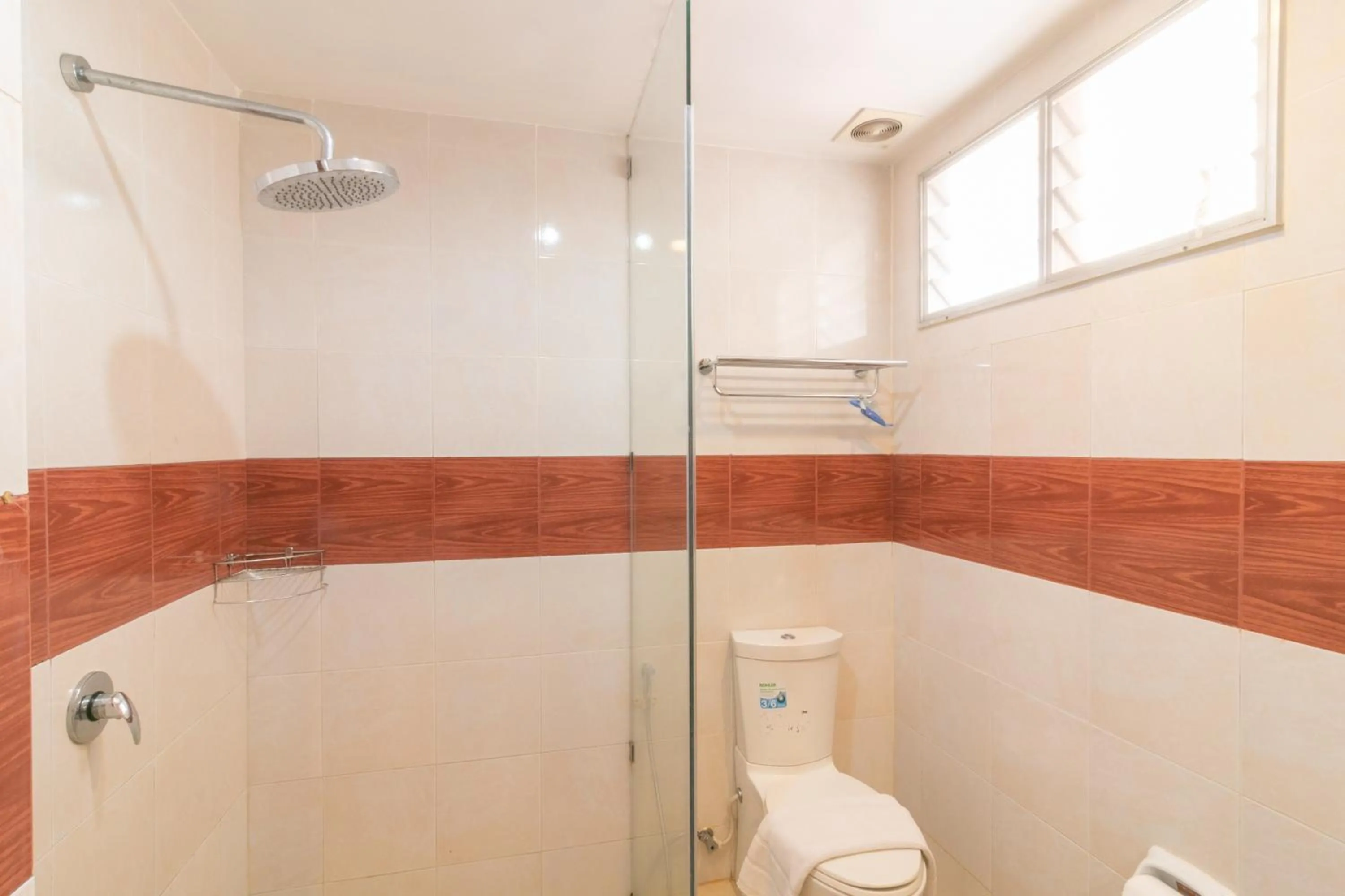 Bathroom in Lotus Hotel Patong