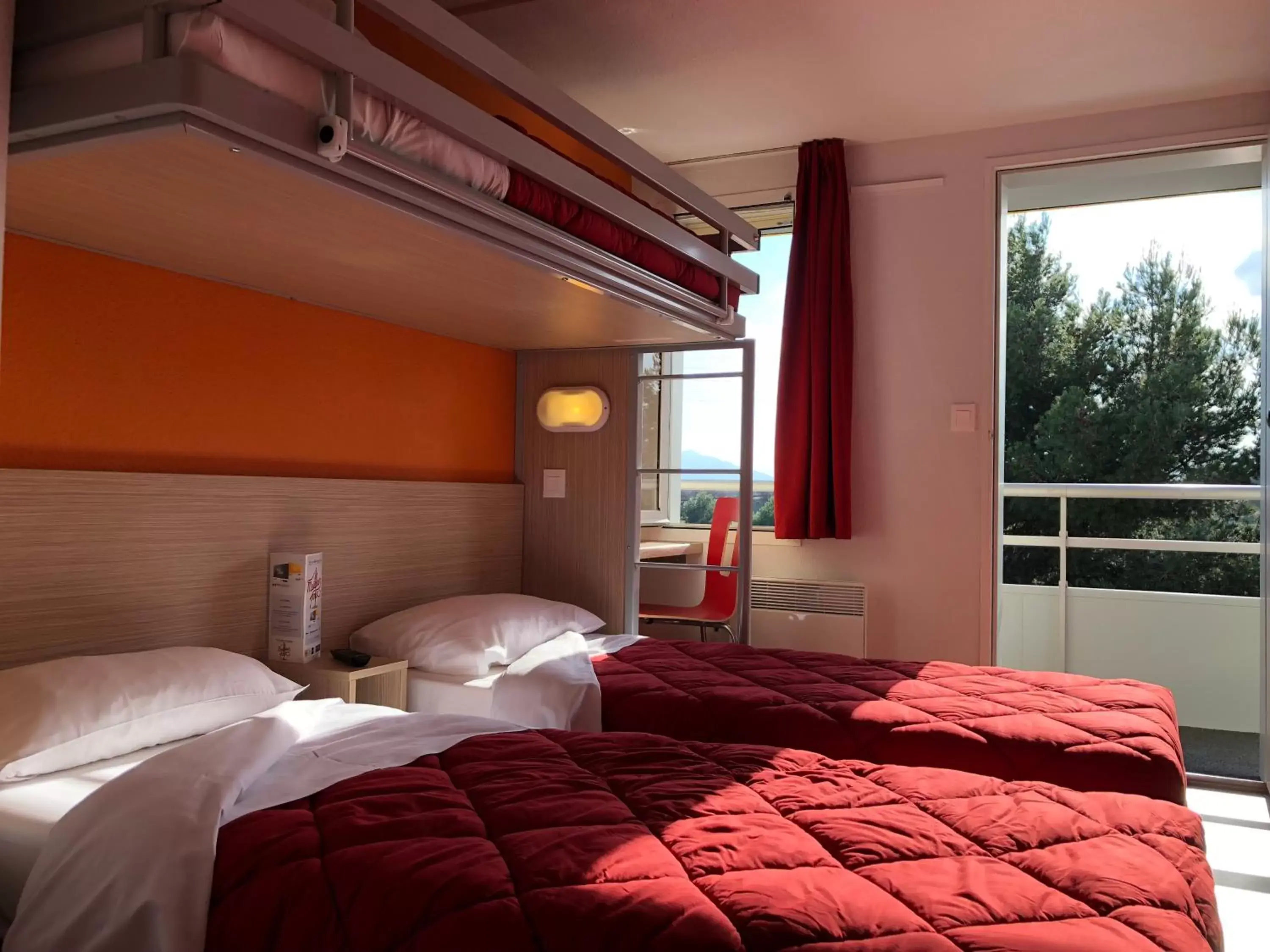 Photo of the whole room, Bed in Premiere Classe Perpignan Sud