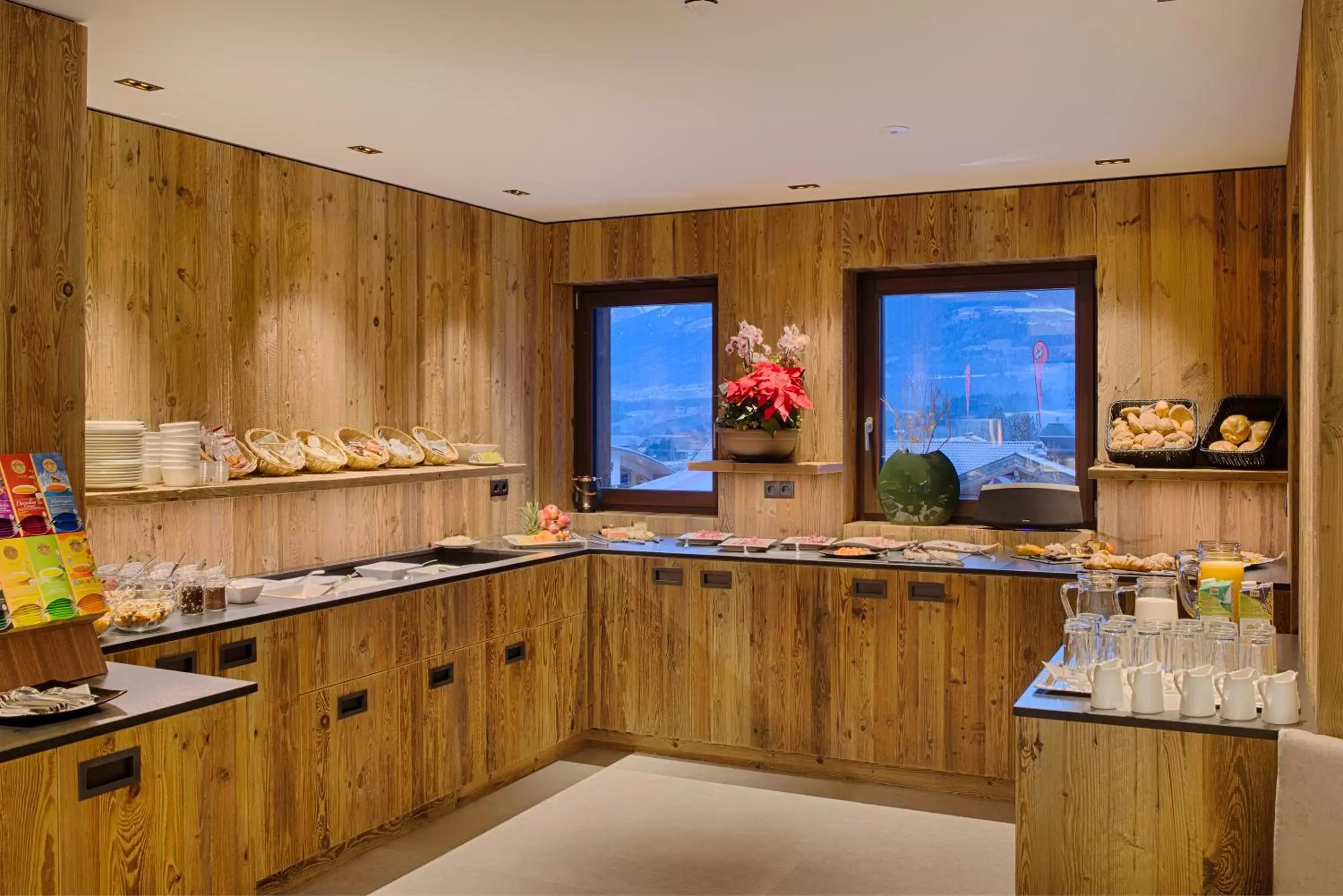 Breakfast, Kitchen/Kitchenette in K1 Mountain Chalet - Luxury Apartements