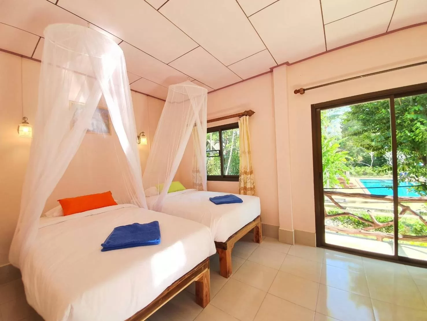 Photo of the whole room, Bed in Tree Tops River Huts