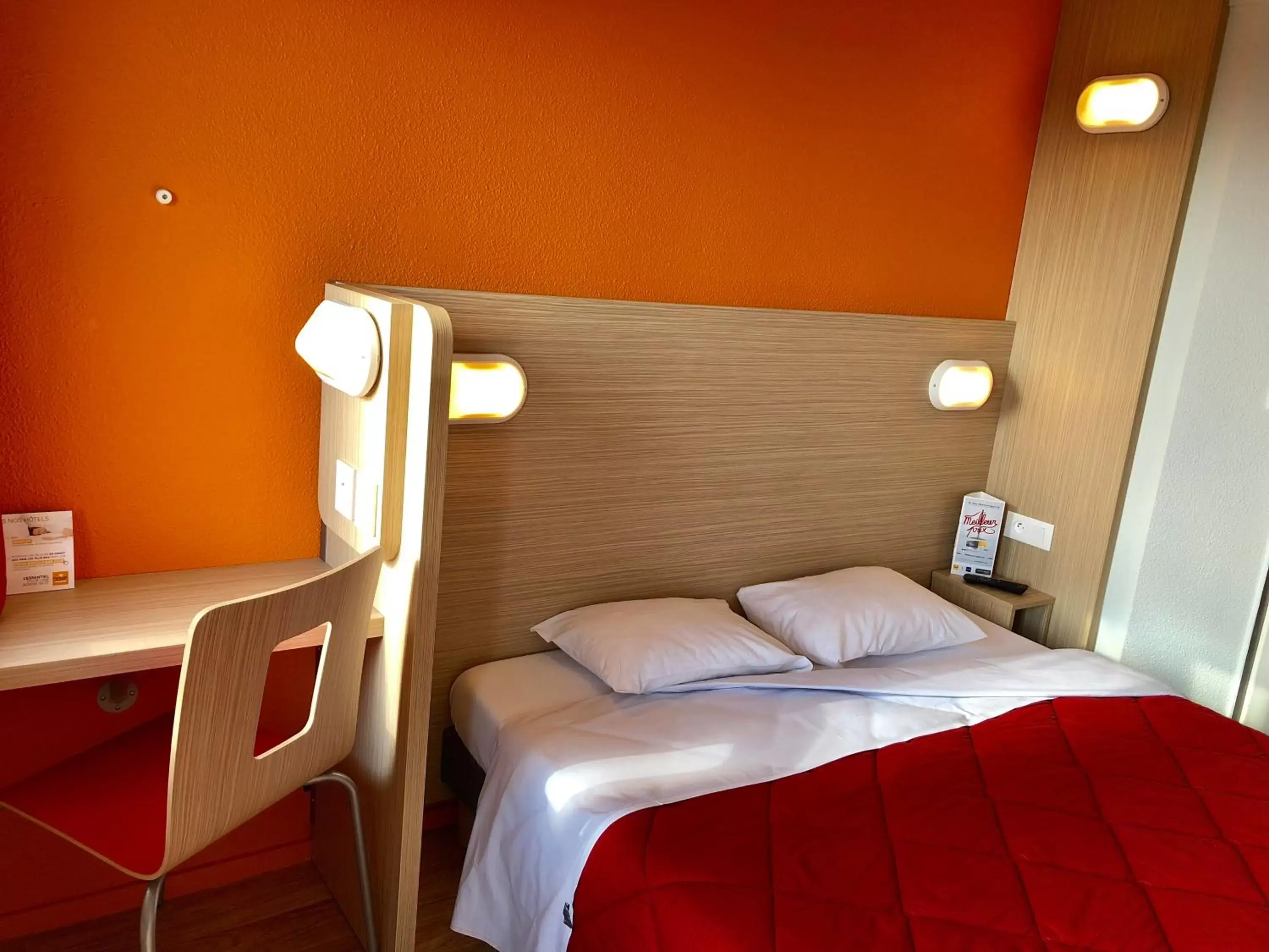 Photo of the whole room, Bed in Premiere Classe Perpignan Sud