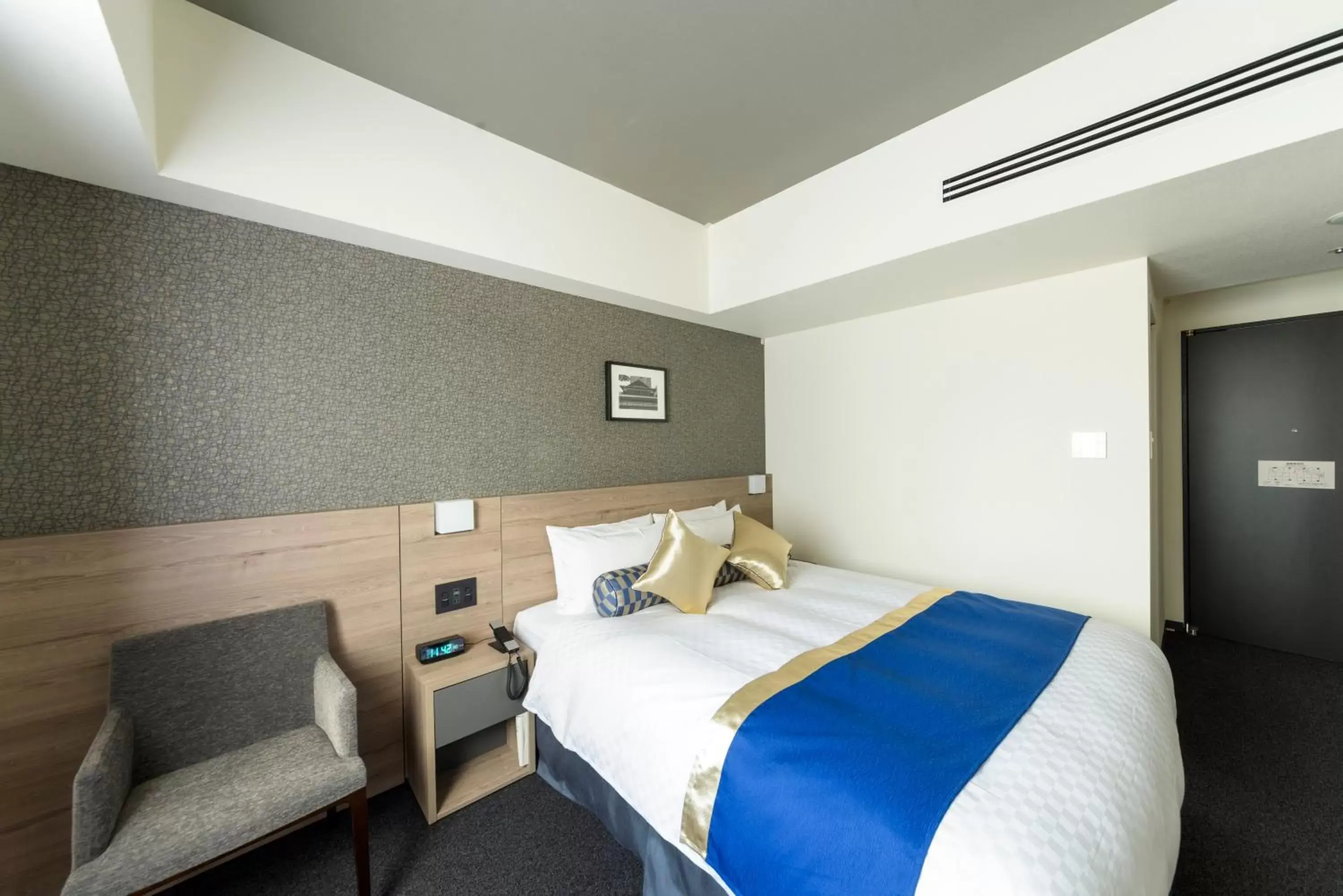 Bed in Best Western Plus Hotel Fino Osaka Kitahama