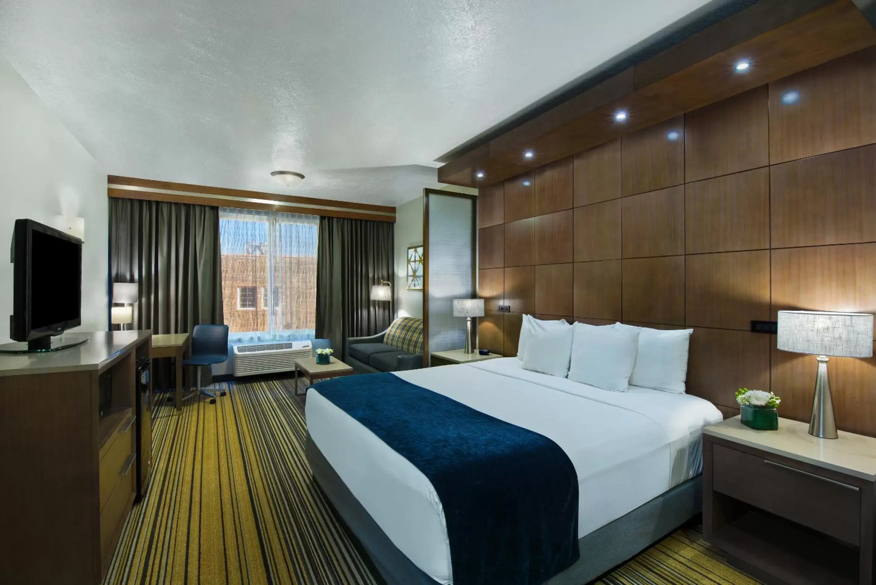 King Suite Sleeper Sofa in Oxford Suites Spokane Downtown King Suite Sleeper Sofa in Oxford Suites Spokane Downtown