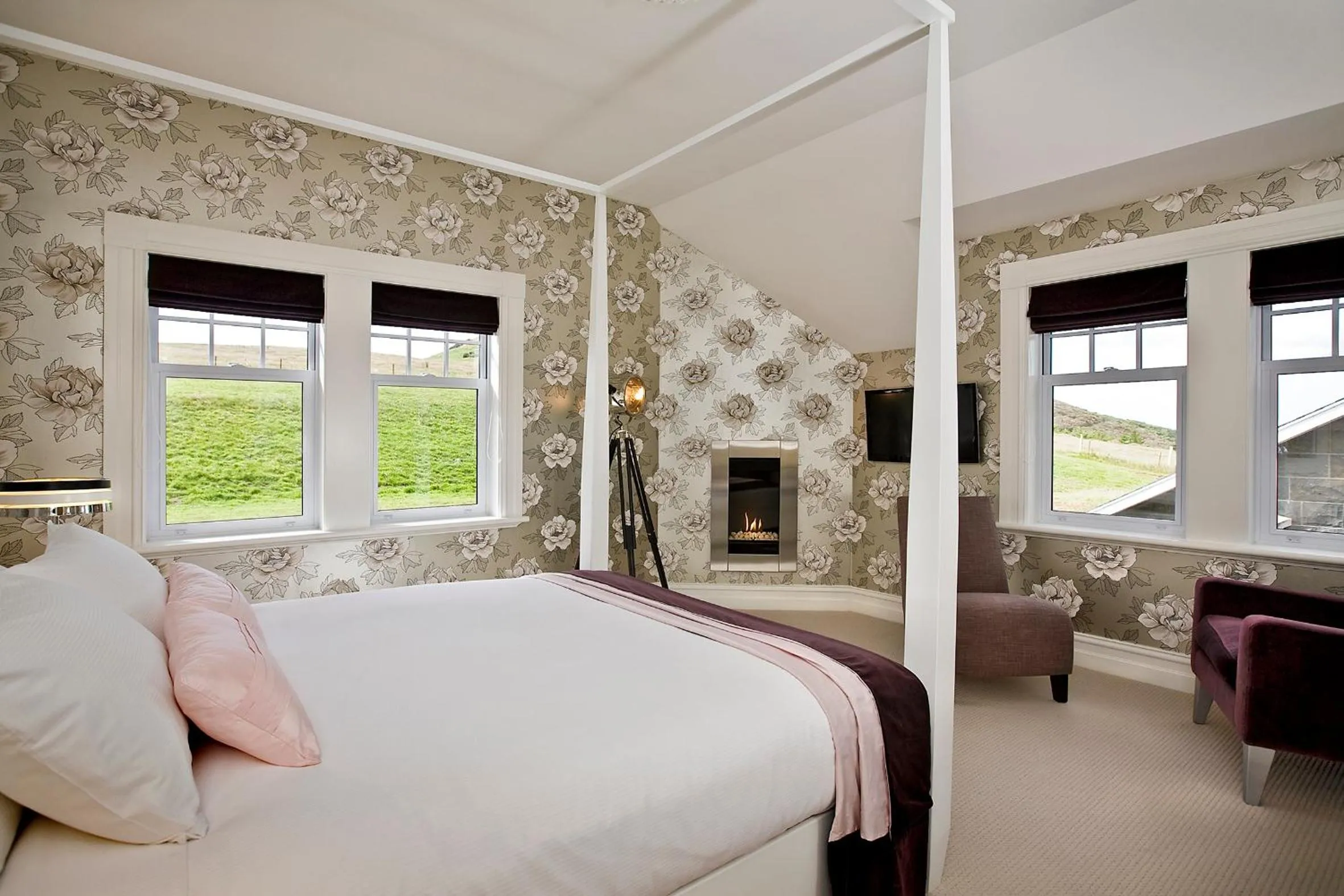 Bedroom, Bed in Camp Estate by Larnach Castle