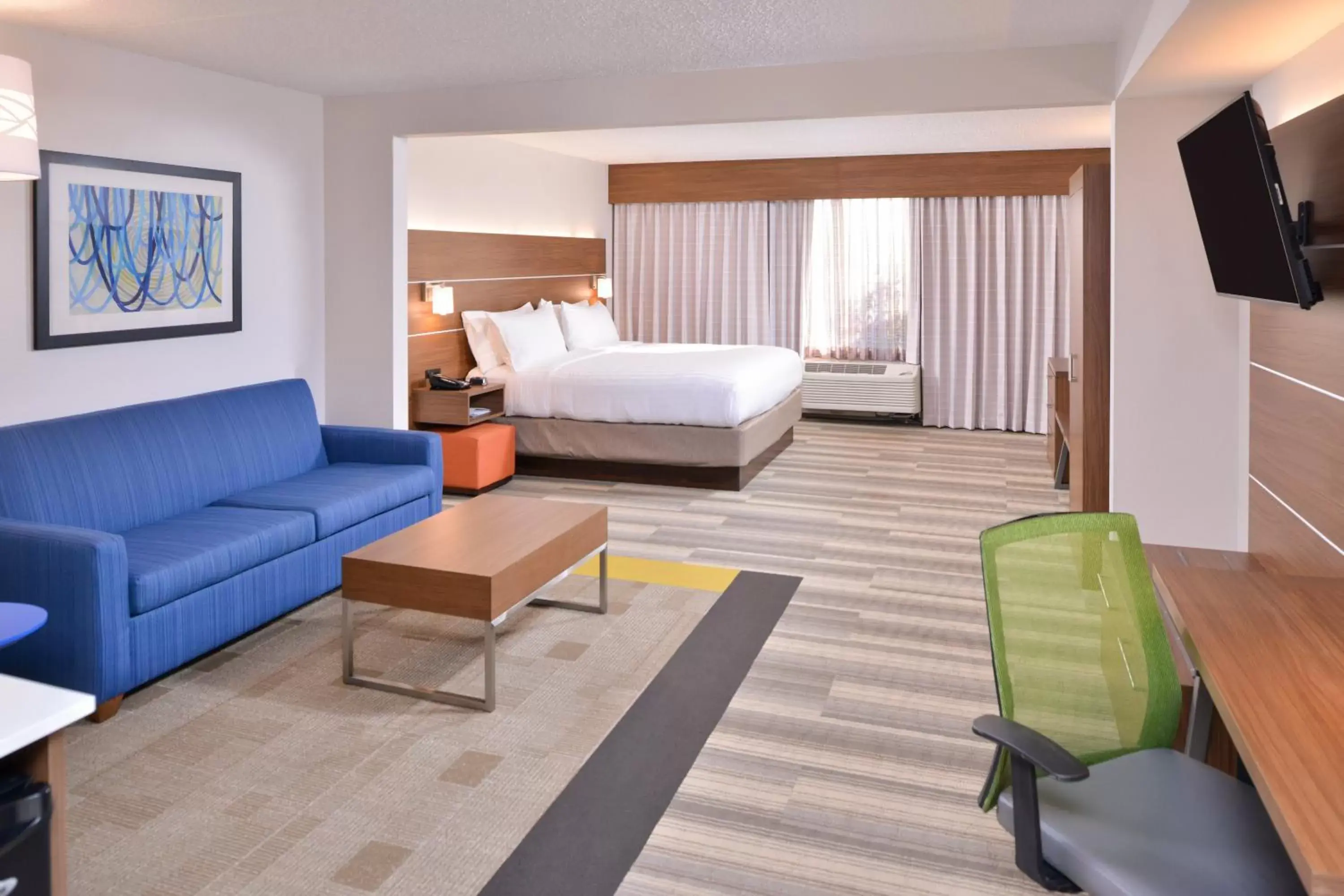 Bedroom in Holiday Inn Express Hotel & Suites Indianapolis Dtn-Conv Ctr, an IHG Hotel