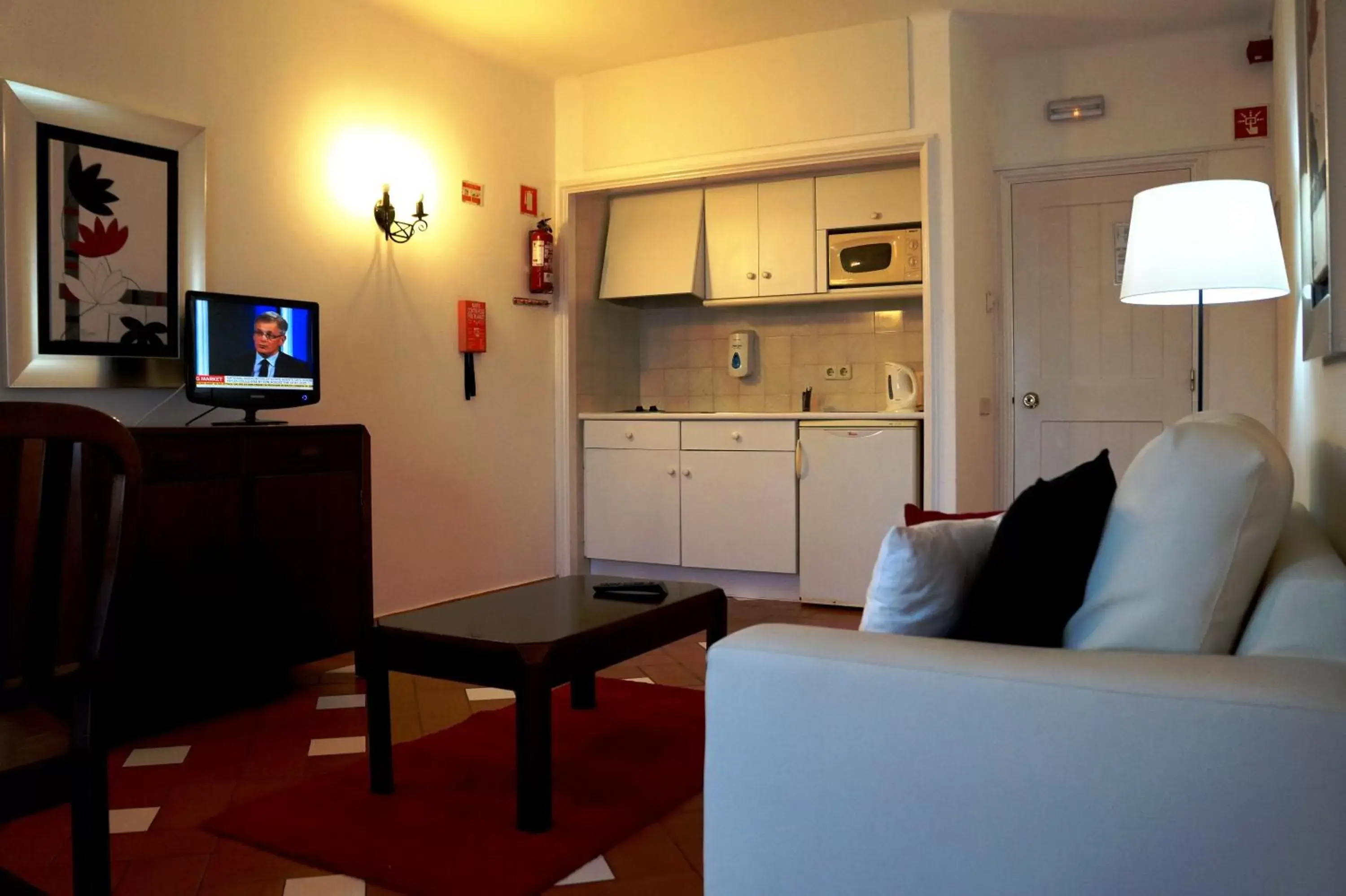 Communal lounge/ TV room, Seating Area in Baluarte da Vila Apartments