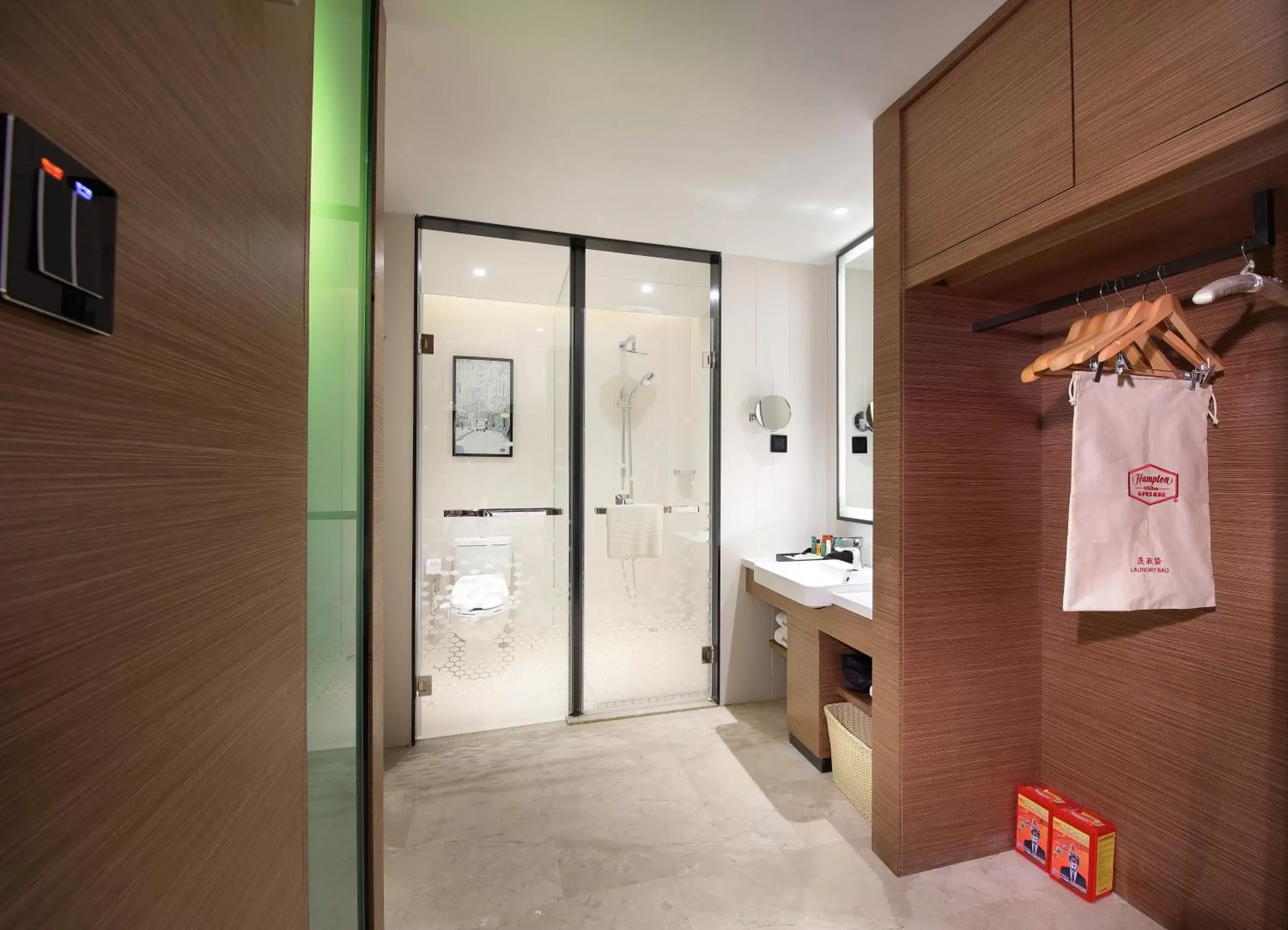 Shower, TV/Entertainment Center in Hampton by Hilton Guangzhou Zhujiang New Town