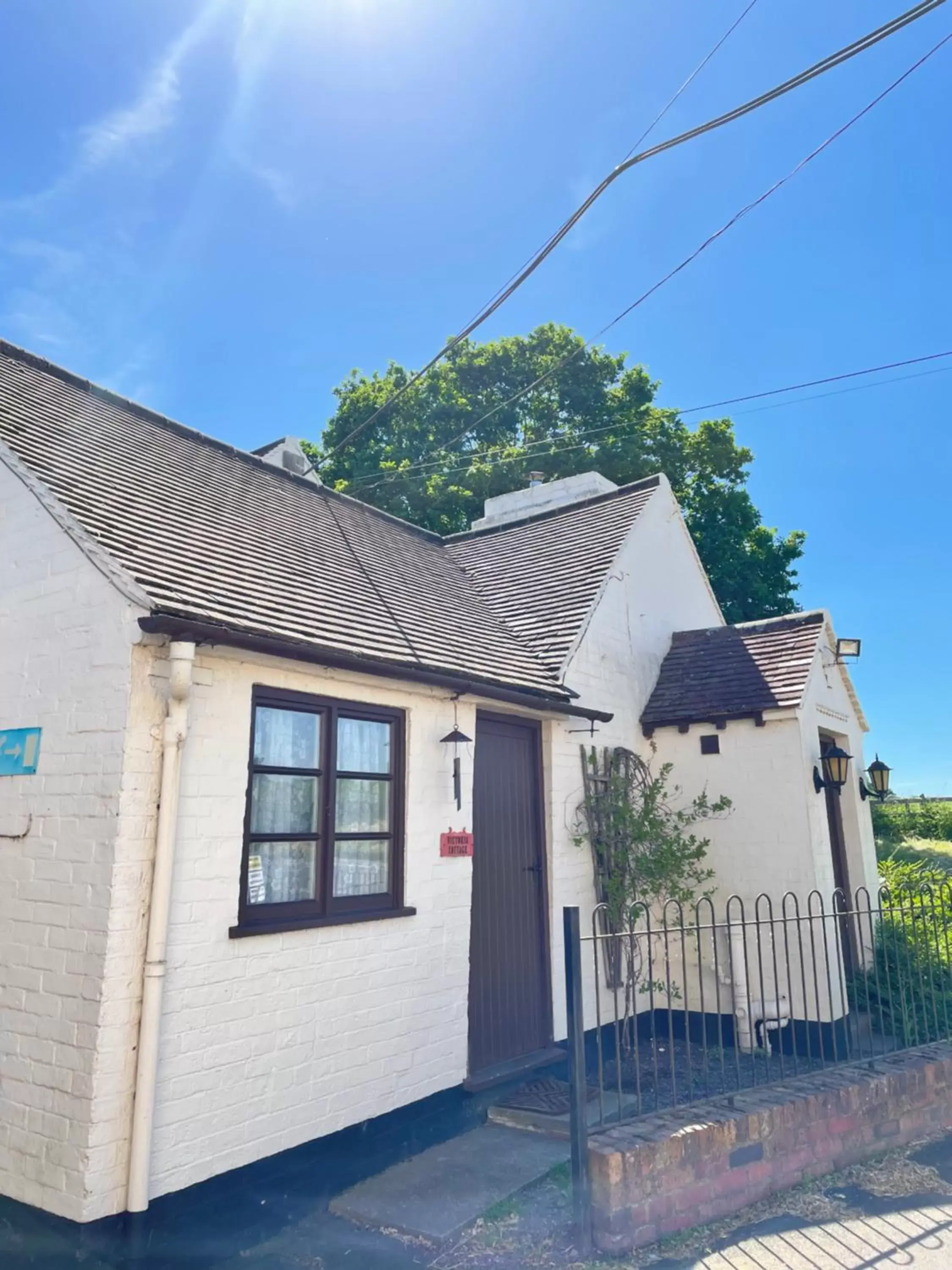 Property Building in Halfway House Inn & Cottages