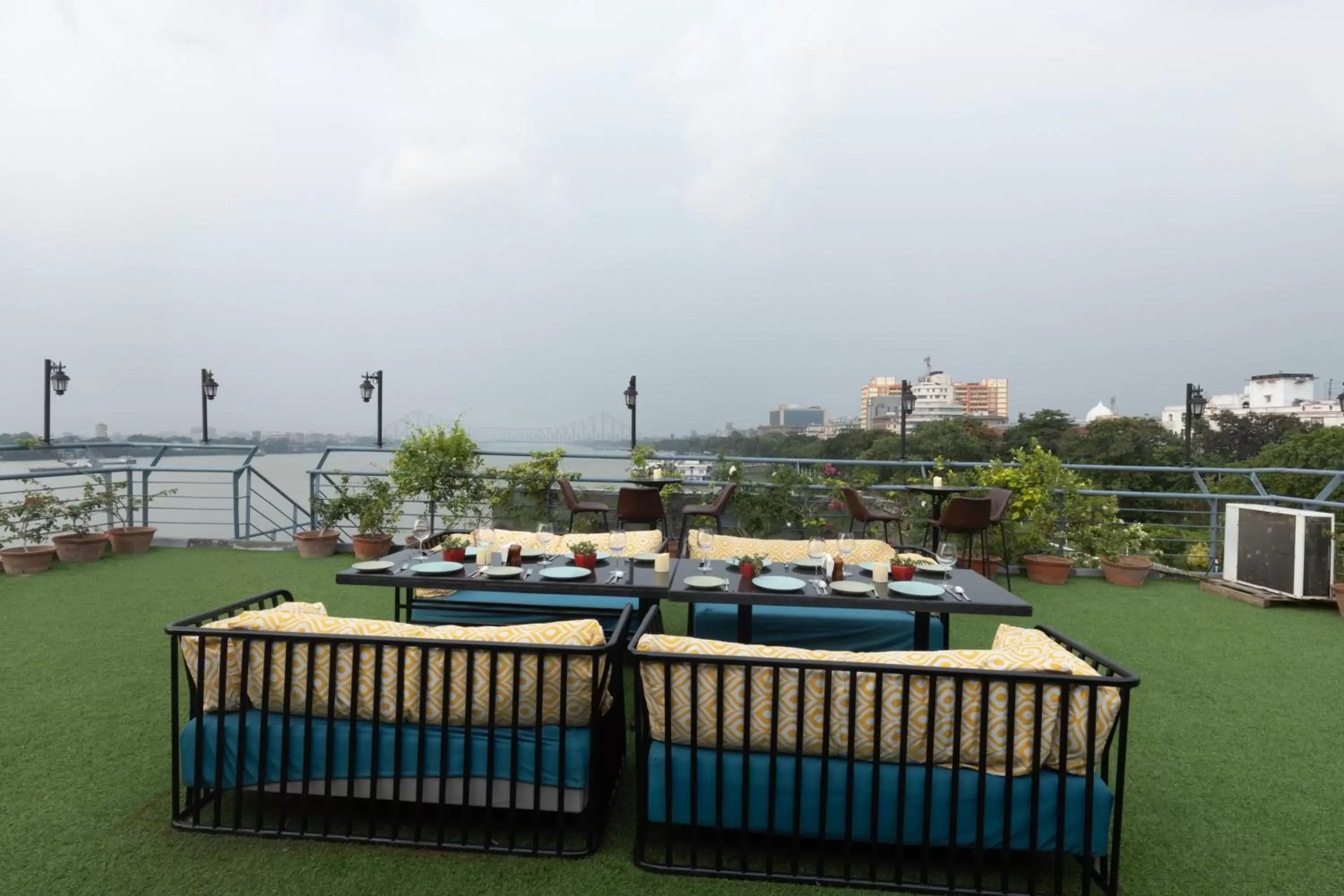 Restaurant/places to eat in Polo Floatel Kolkata