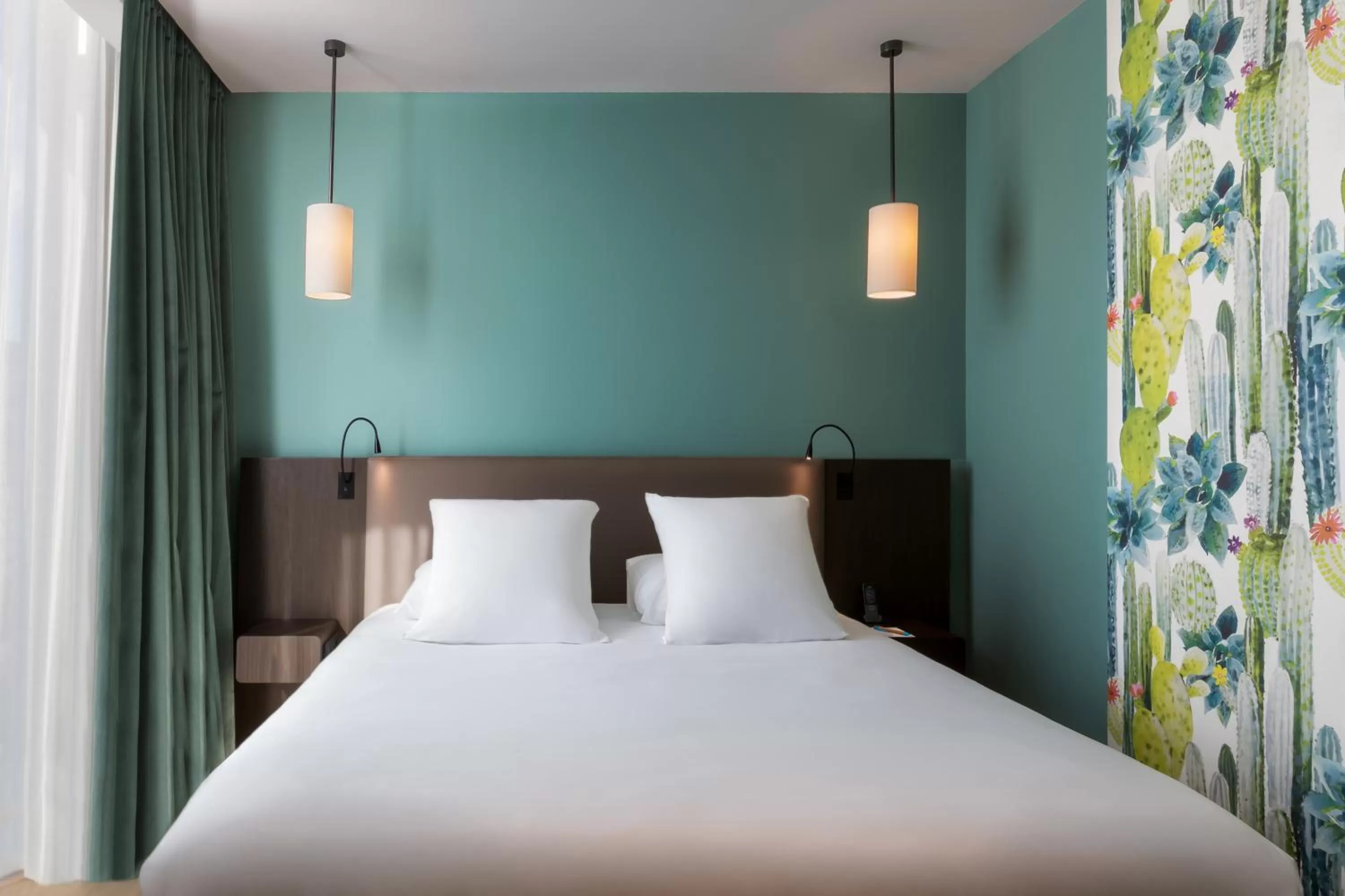 Photo of the whole room, Bed in Hotel L'Arbre Voyageur - LILLE