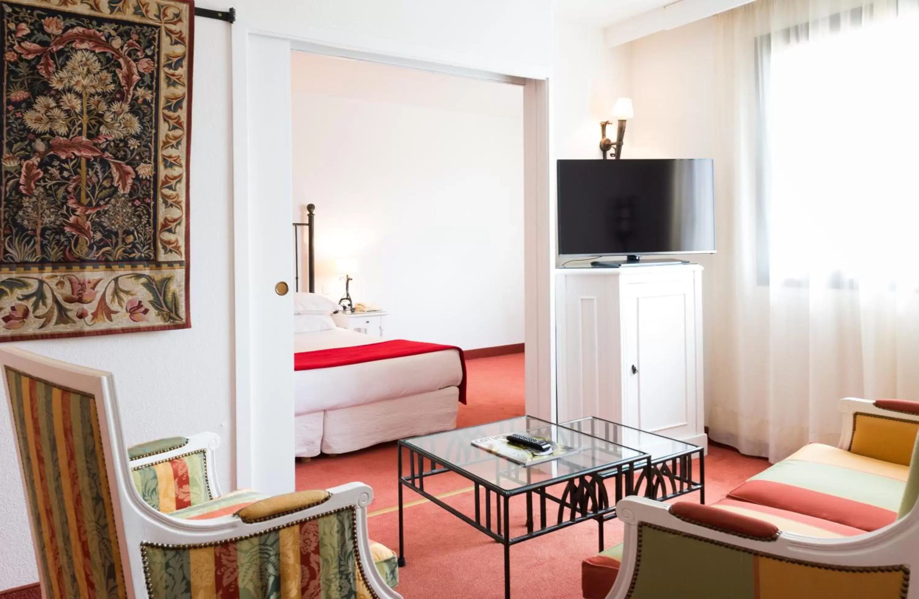 Bedroom, Seating Area in Avignon Grand Hotel
