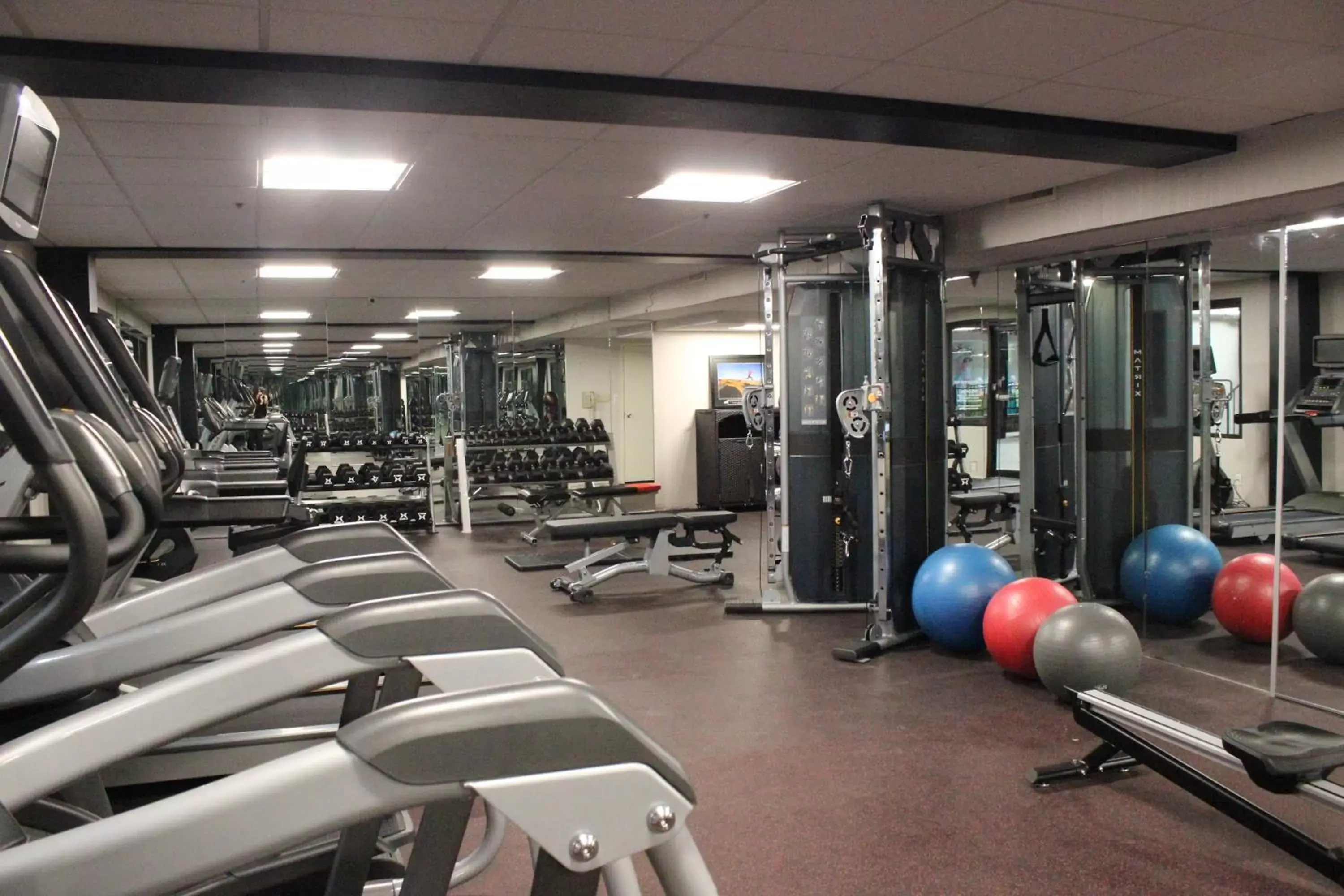 Spa and wellness centre/facilities, Fitness Center/Facilities in Holiday Inn Des Moines-Airport Conference Center, an IHG Hotel