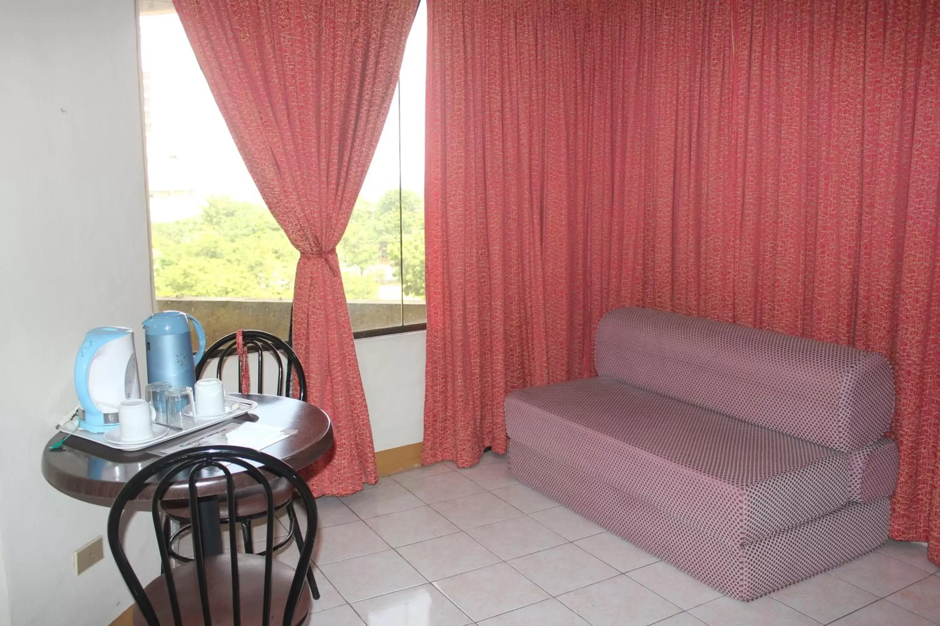 Day, Seating Area in Elegant Circle Inn