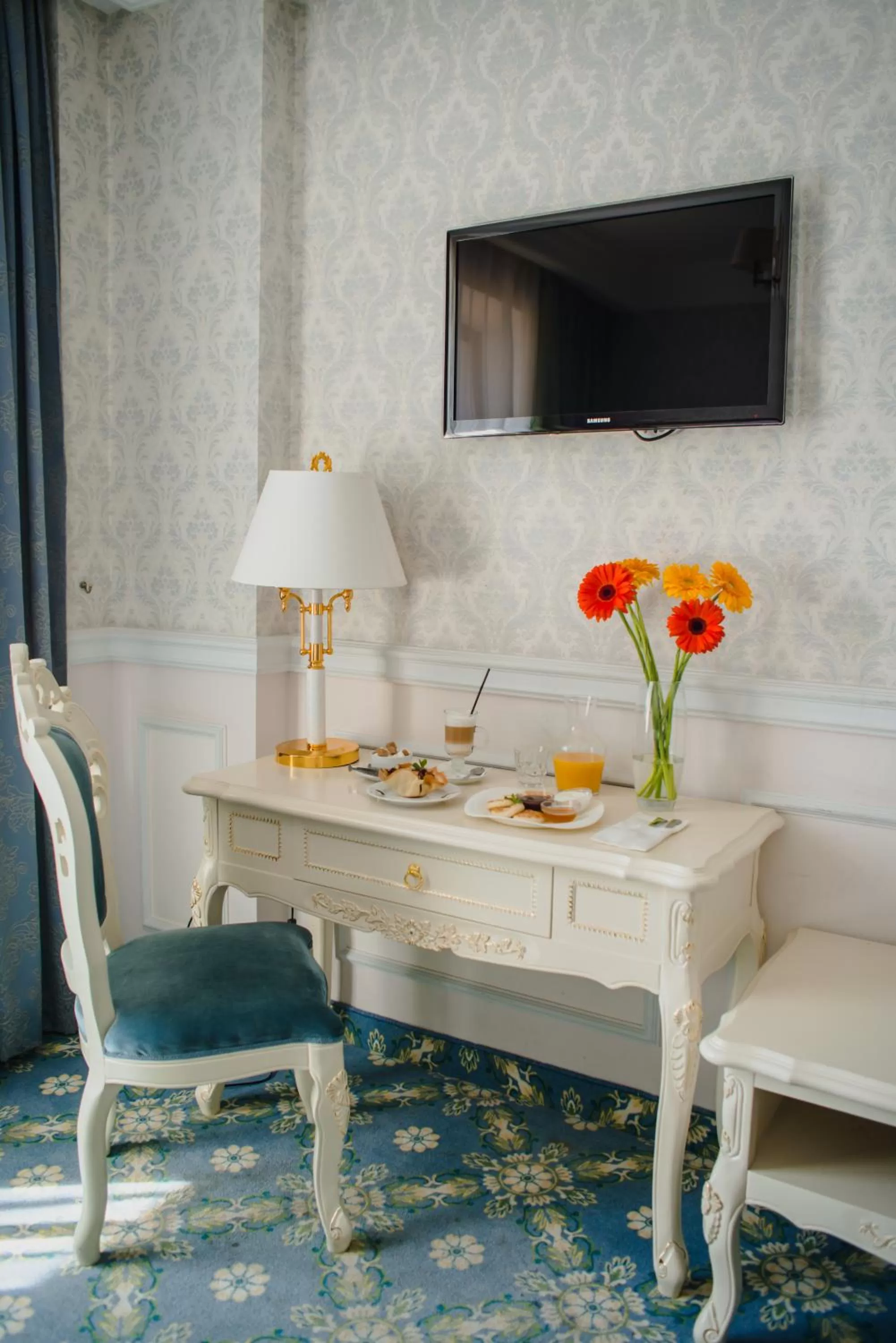 TV and multimedia in Olympic Hotel