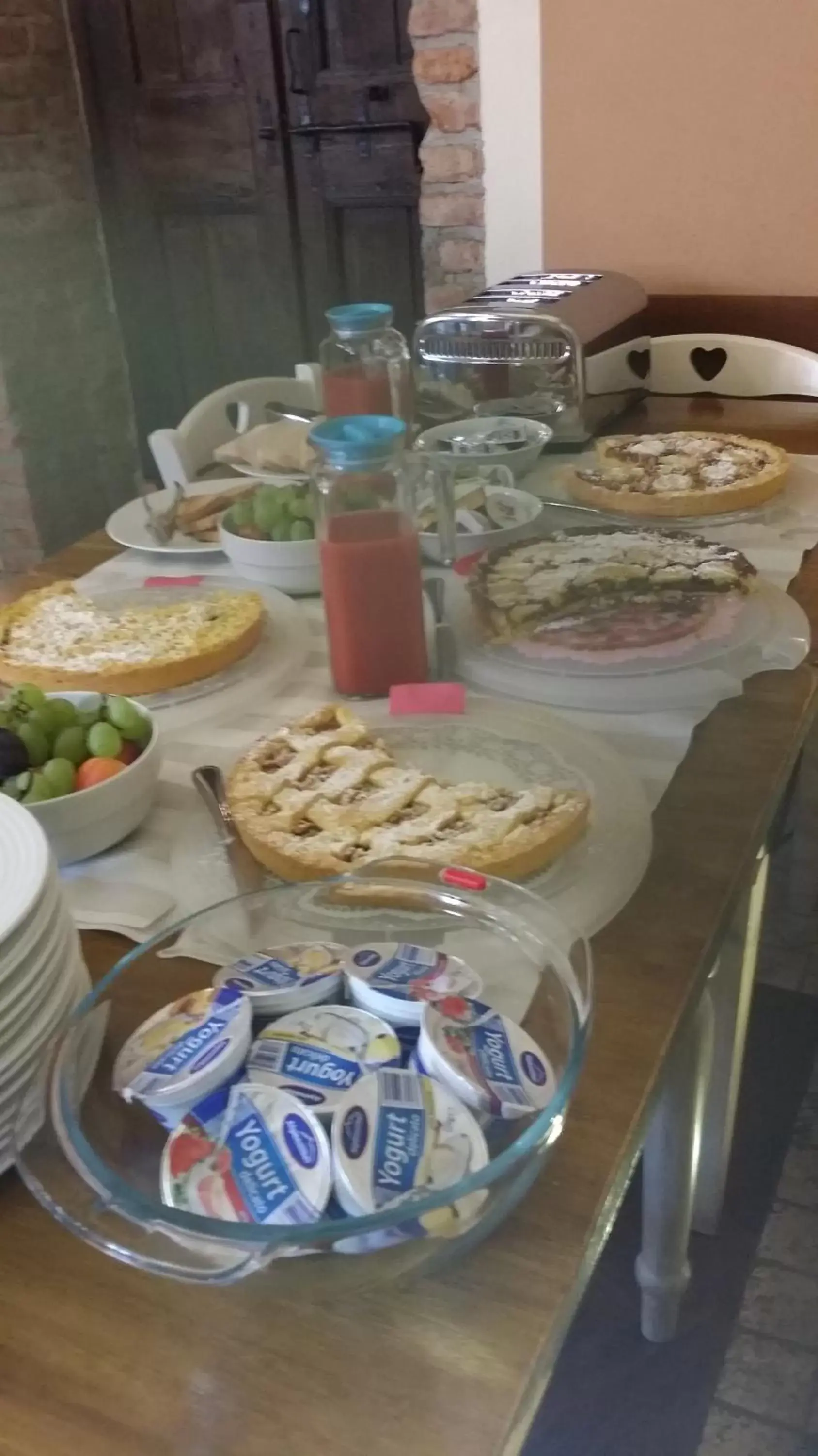 Breakfast in Bed & Breakfast 1906