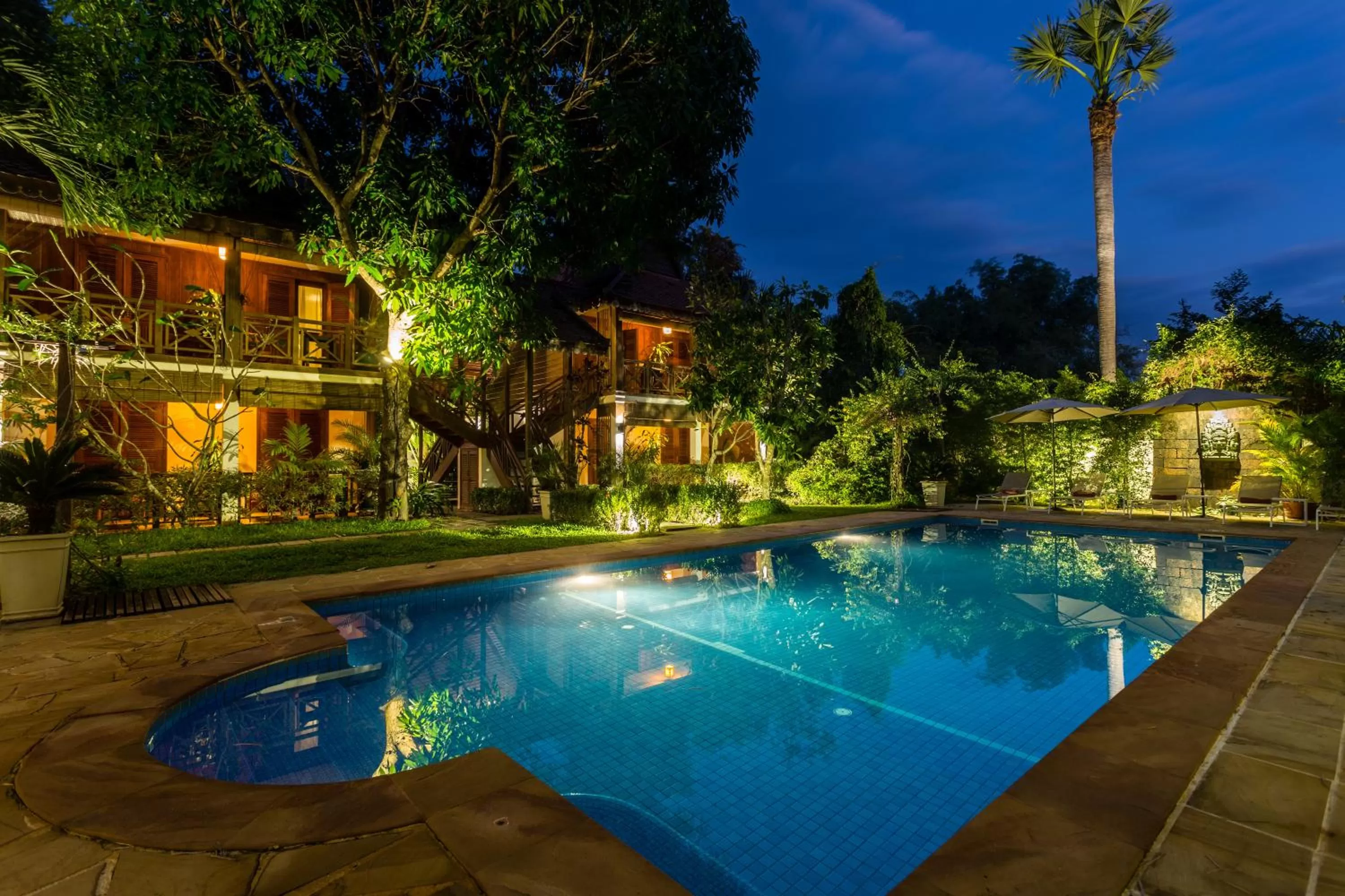 Swimming pool in La Palmeraie D'angkor