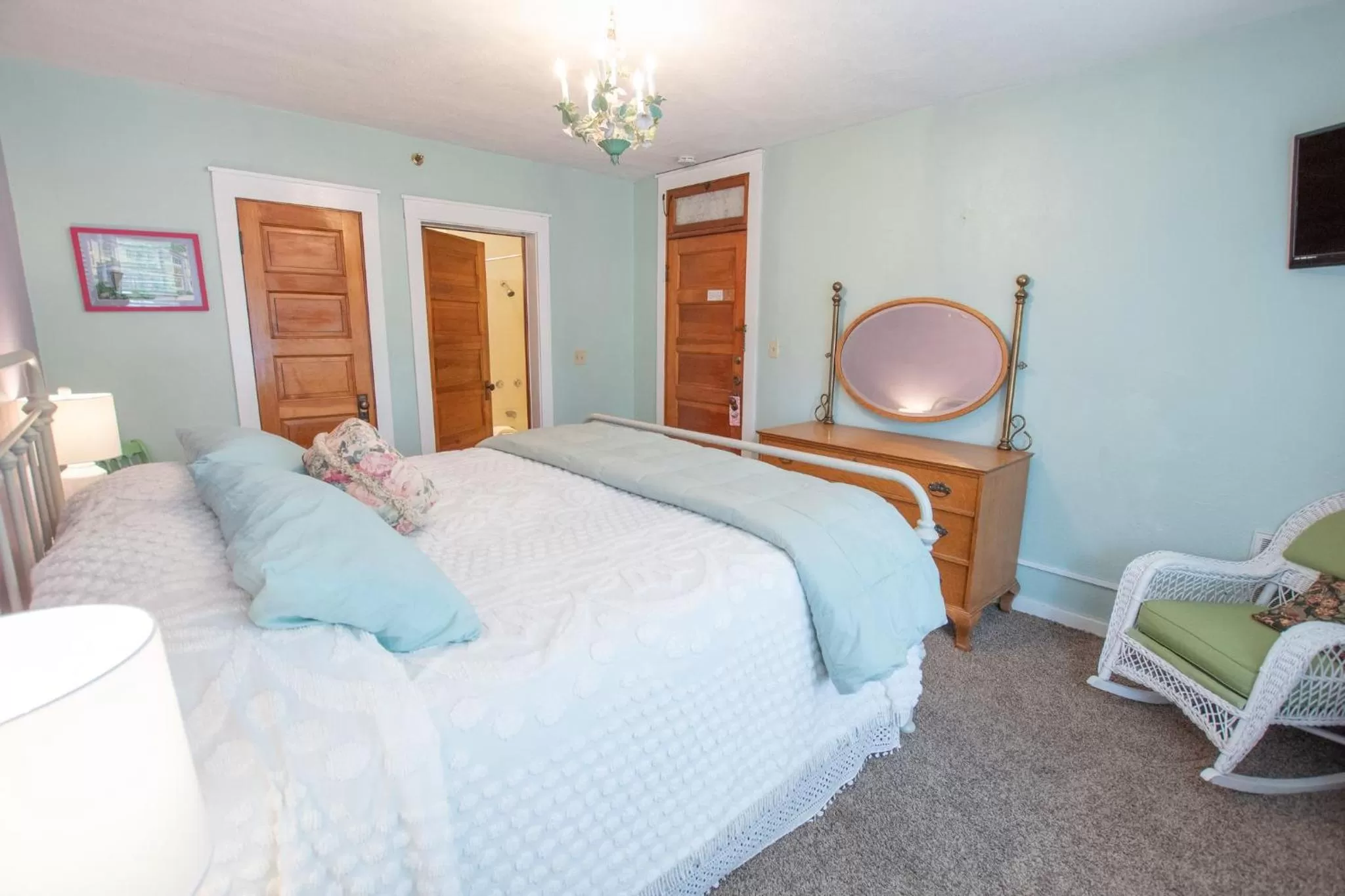 Bed in Terrace Inn and 1911 Restaurant