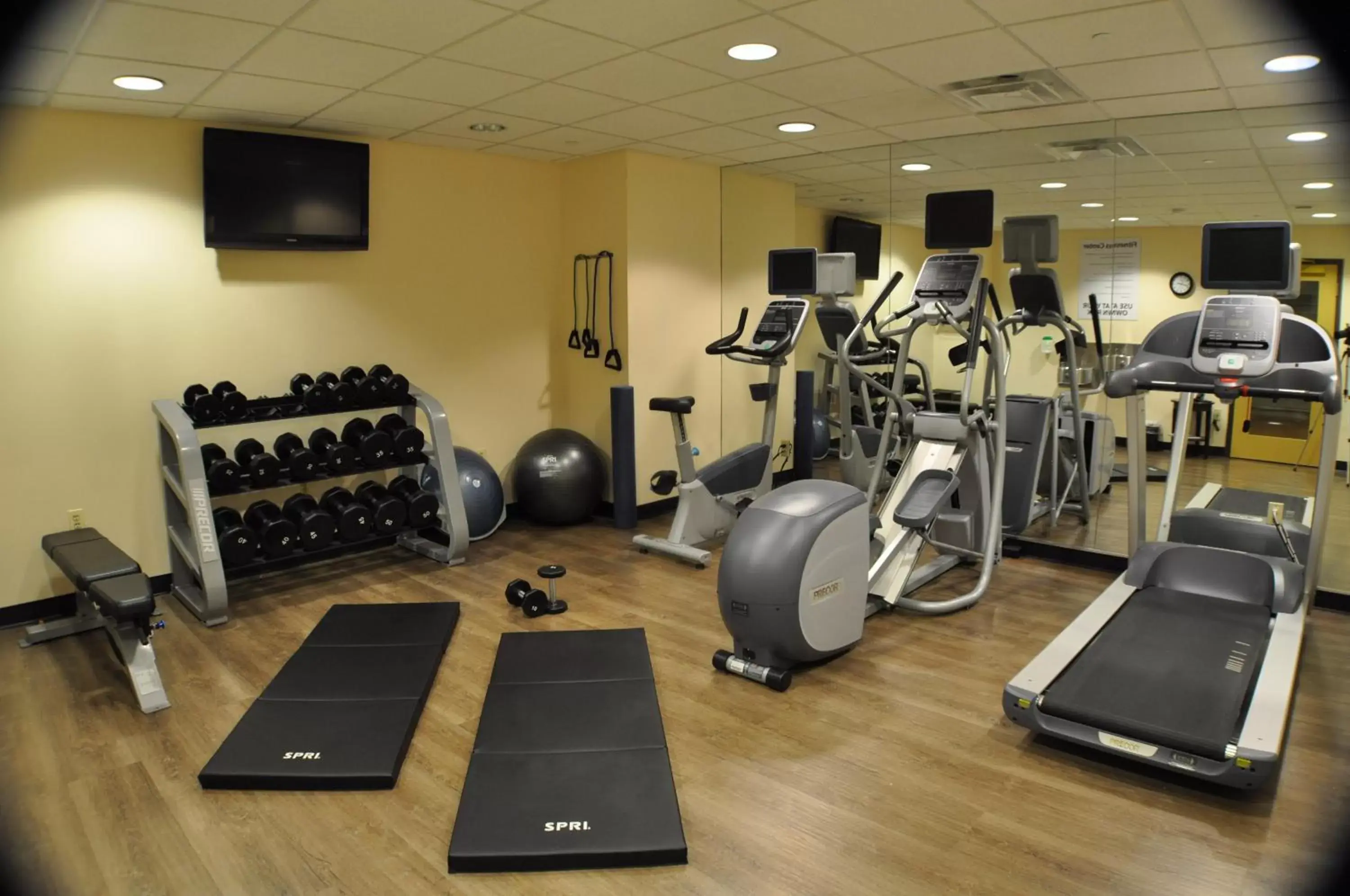 Spa and wellness centre/facilities, Fitness Center/Facilities in Holiday Inn Express Baltimore-Downtown, an IHG Hotel
