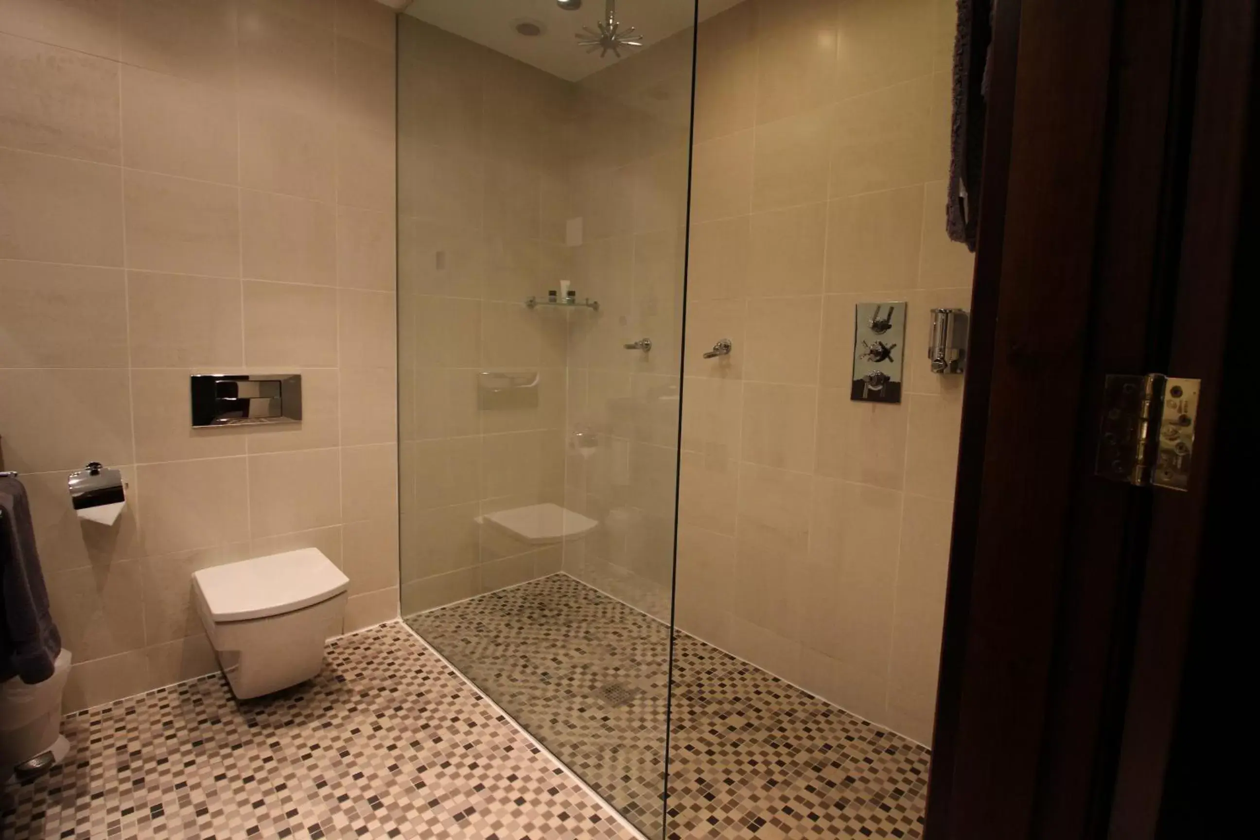 Bathroom in Best Western Plus Pastures Hotel