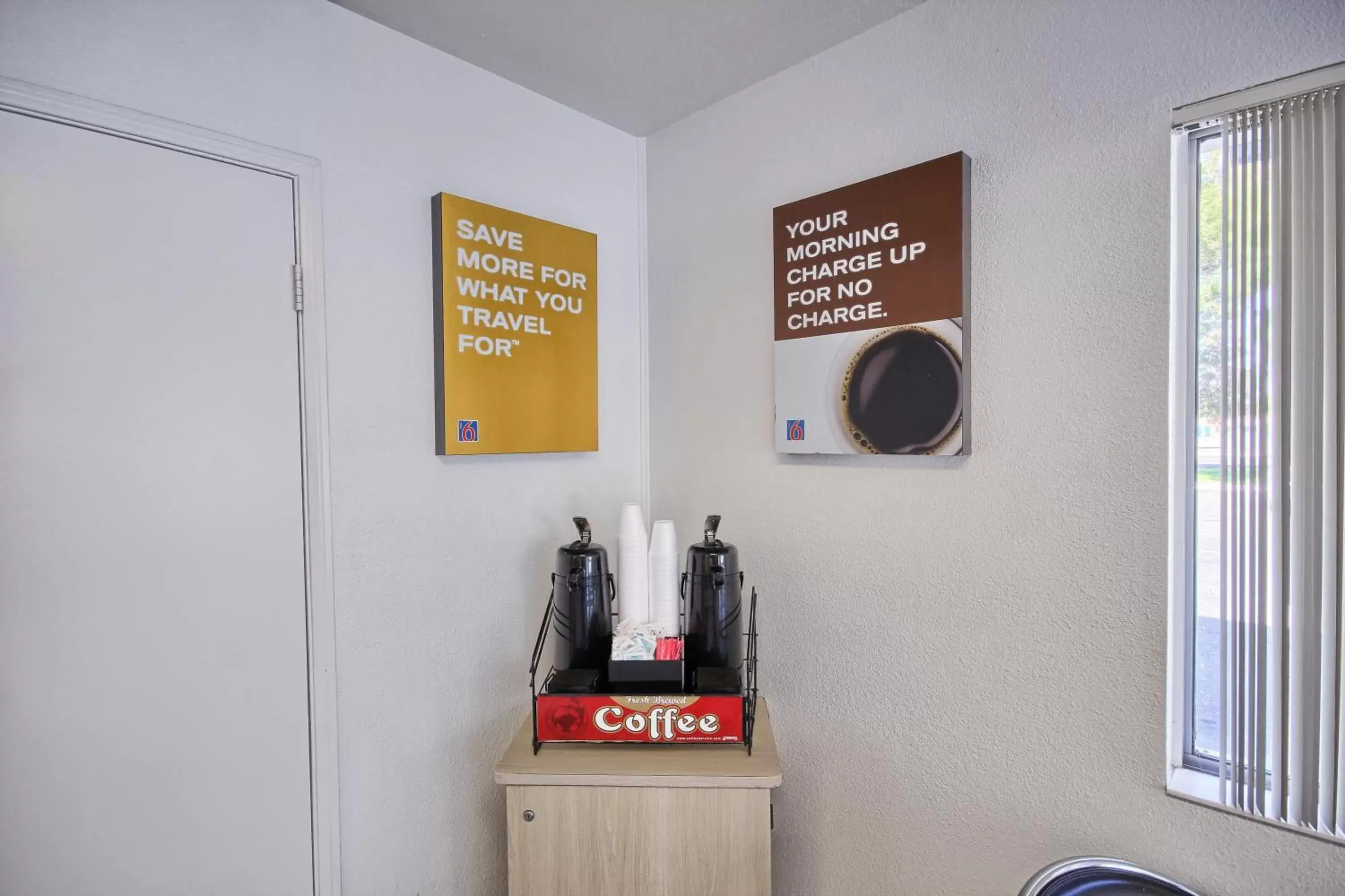 Coffee/tea facilities, Kitchen/Kitchenette in Motel 6-Porterville, CA
