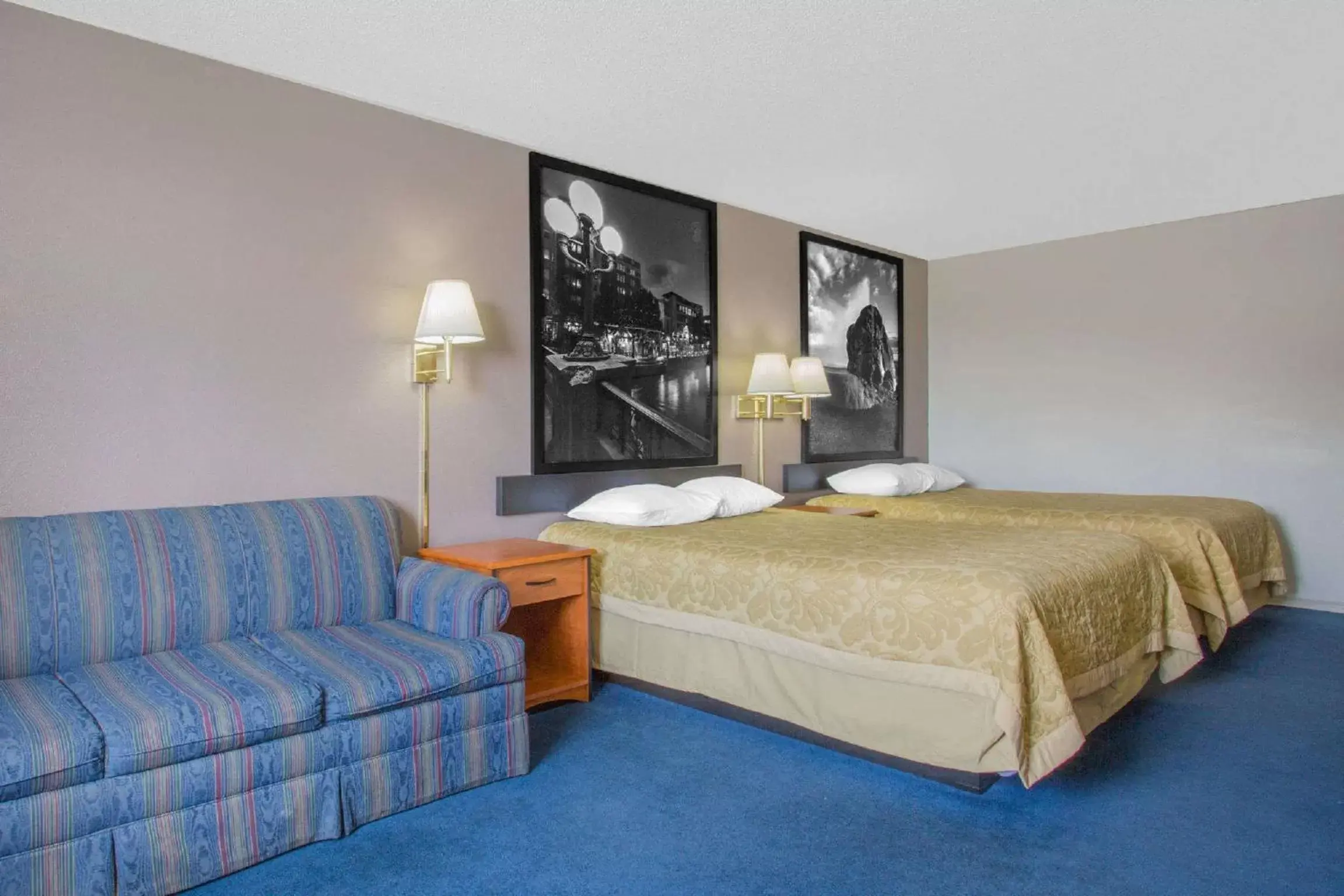 Photo of the whole room, Bed in Super 8 by Wyndham Winnemucca NV