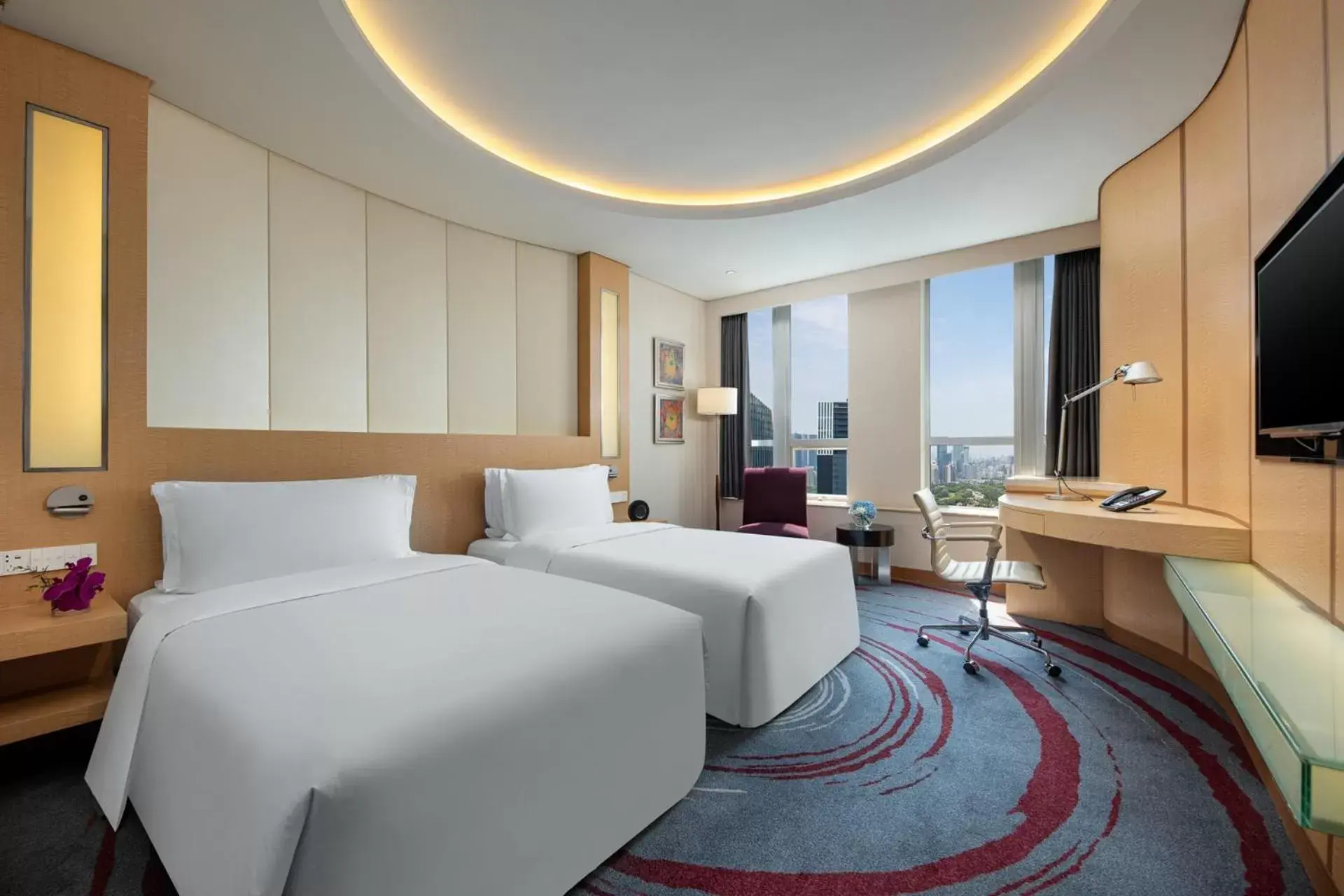 Photo of the whole room, Bed in Crowne Plaza - Shenzhen Futian, an IHG Hotel