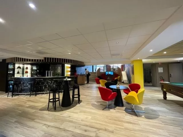 Billiard in Ibis Styles Cognac