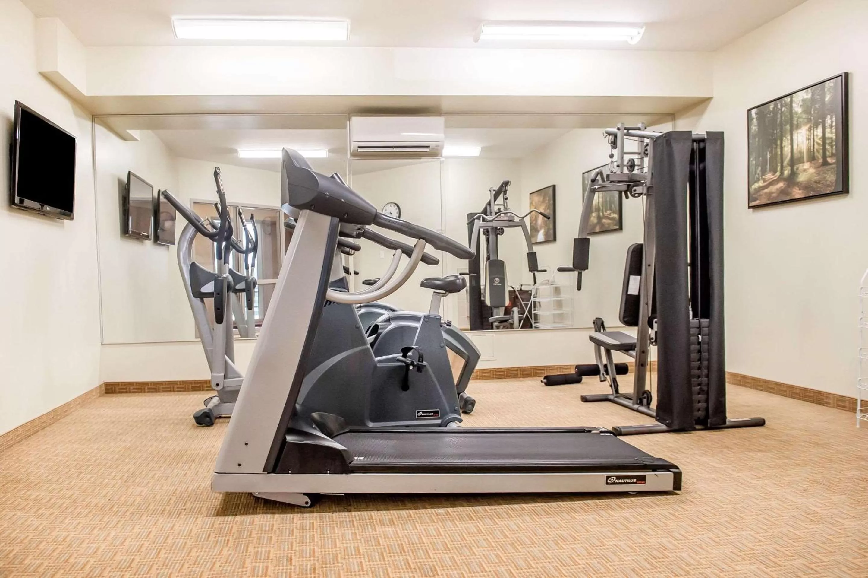 Fitness centre/facilities in Quality Inn & Suites