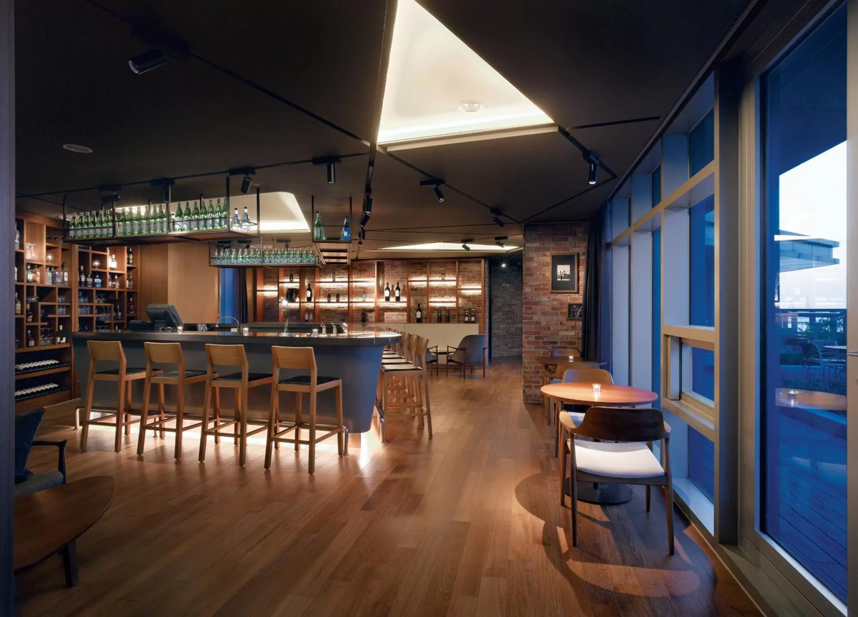 Lounge or bar, Lounge/Bar in Holiday Inn Incheon Songdo, an IHG Hotel