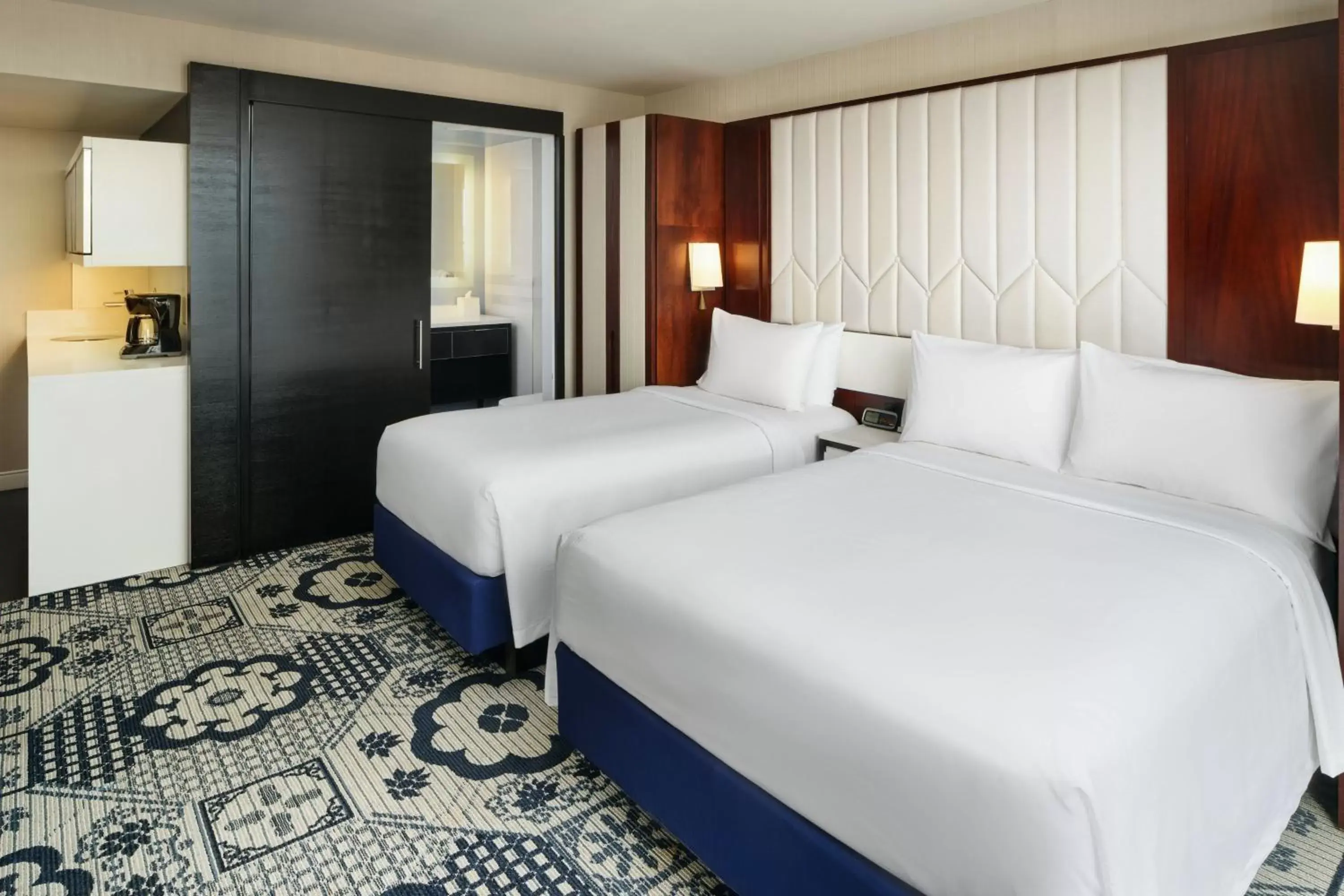Photo of the whole room, Bed in Residence Inn by Marriott New York Manhattan/Central Park