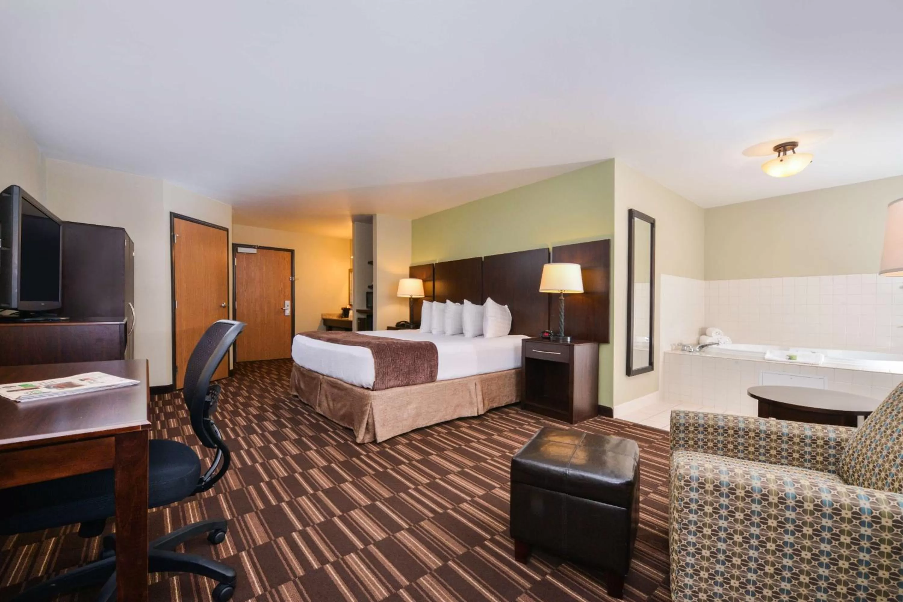 Photo of the whole room, Bed in Best Western Sundowner