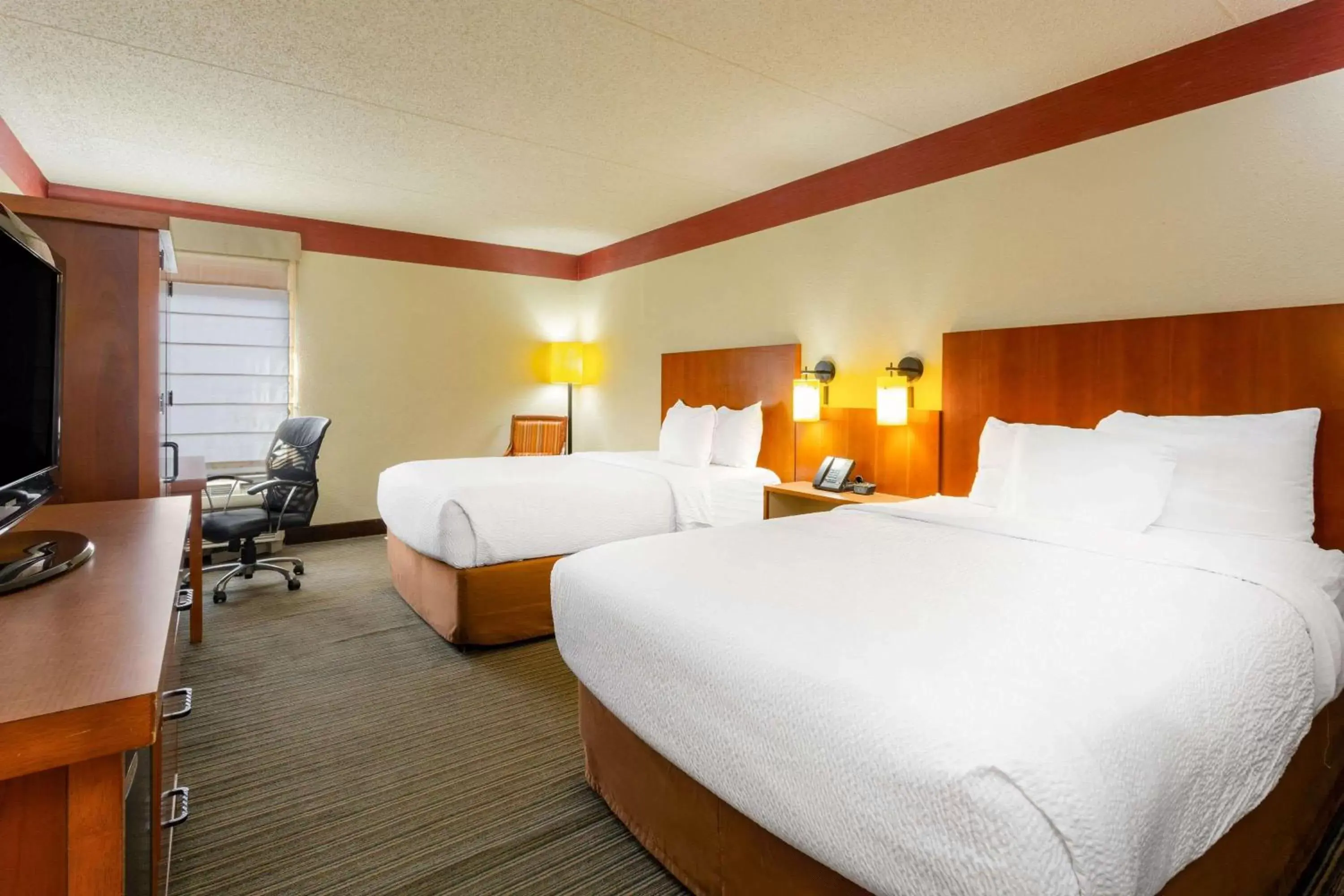 Photo of the whole room, Bed in La Quinta by Wyndham Charlotte Airport North