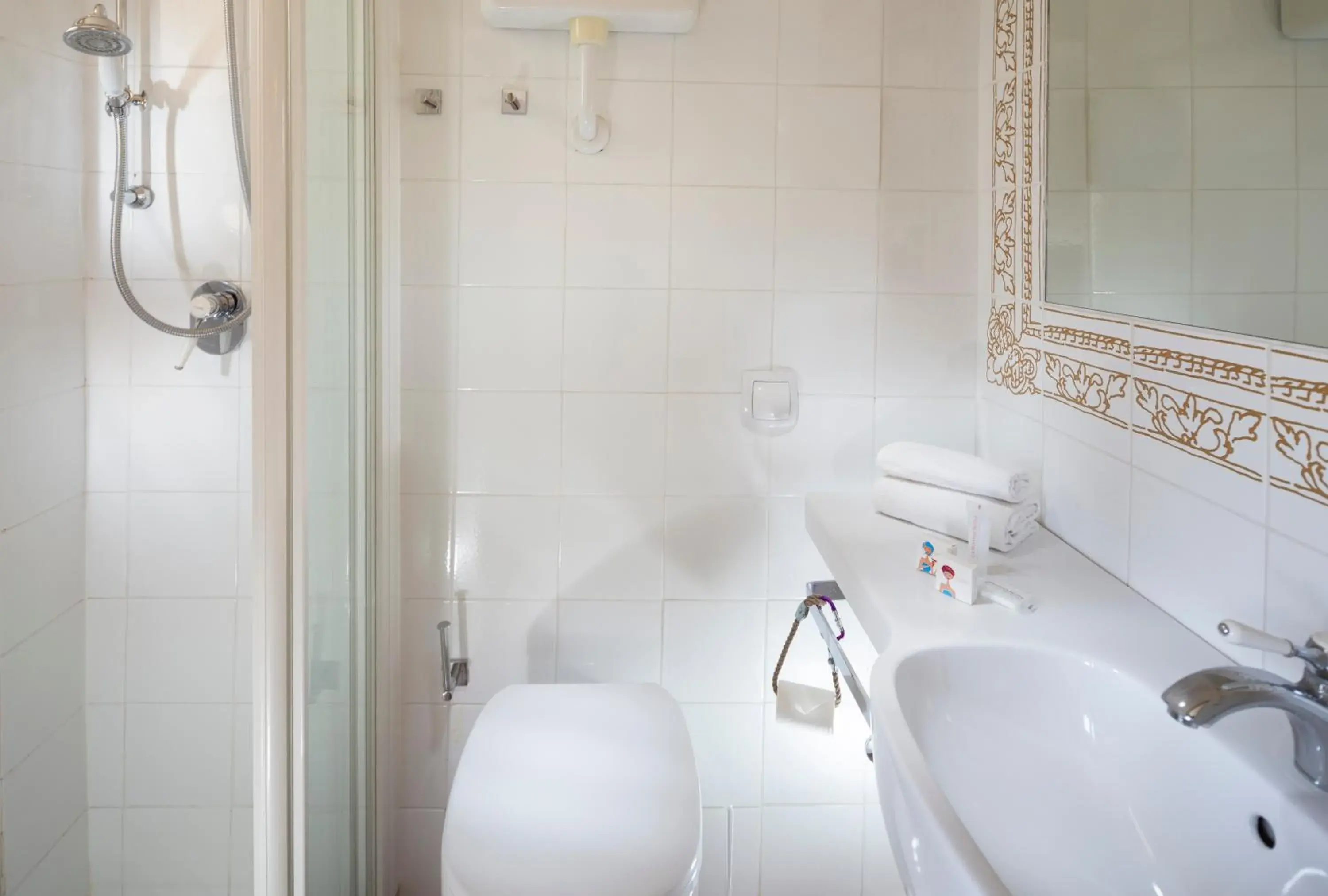 Shower, Bathroom in Hotel LaMorosa