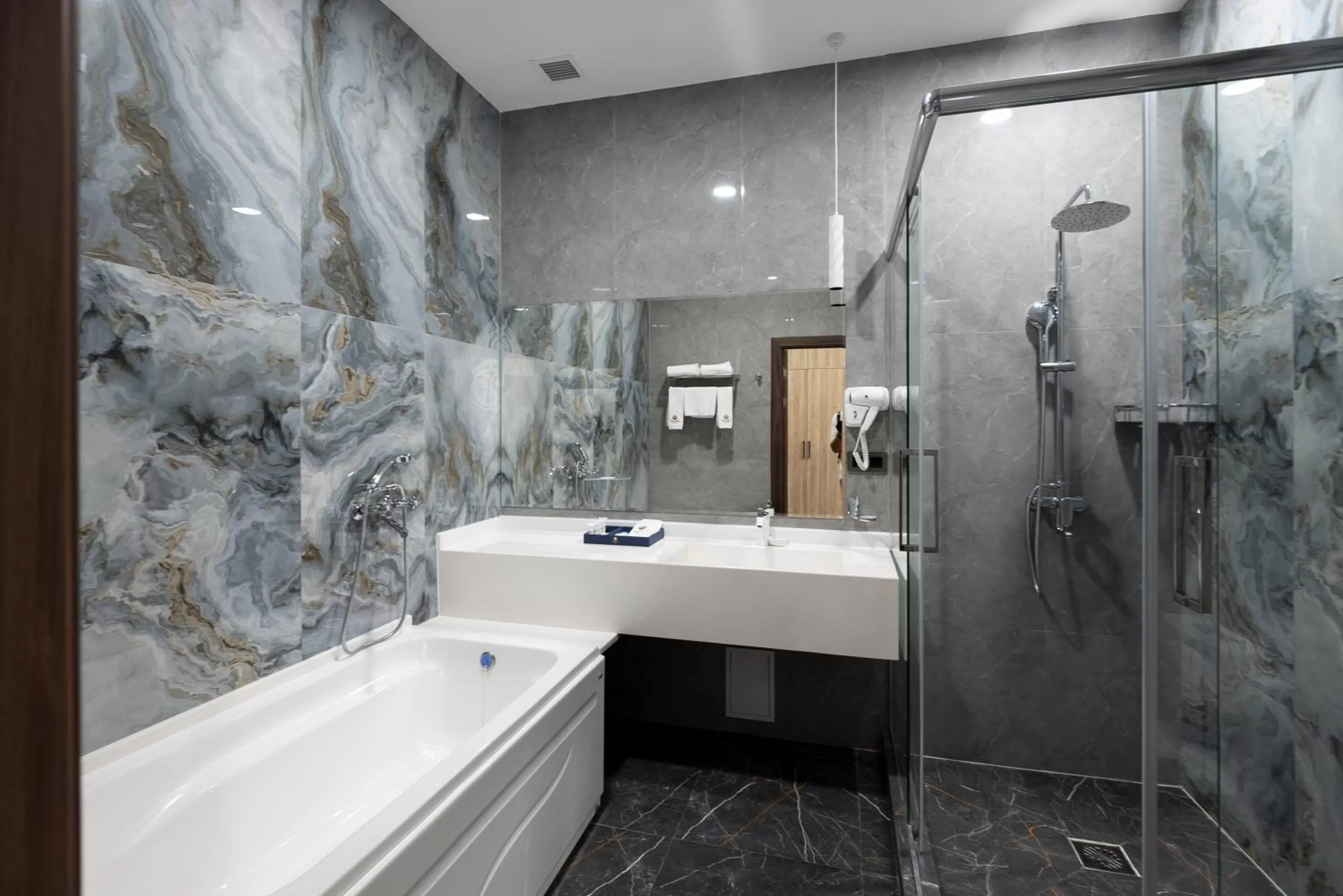 Bathroom in Tauke Khan Plaza