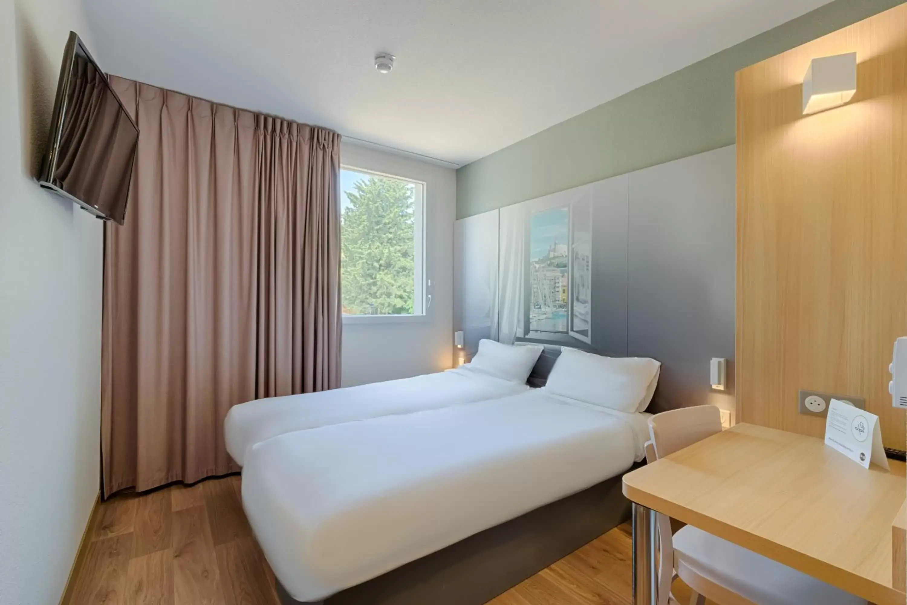 Bedroom, Bed in B&B HOTEL Lyon Centre Monplaisir