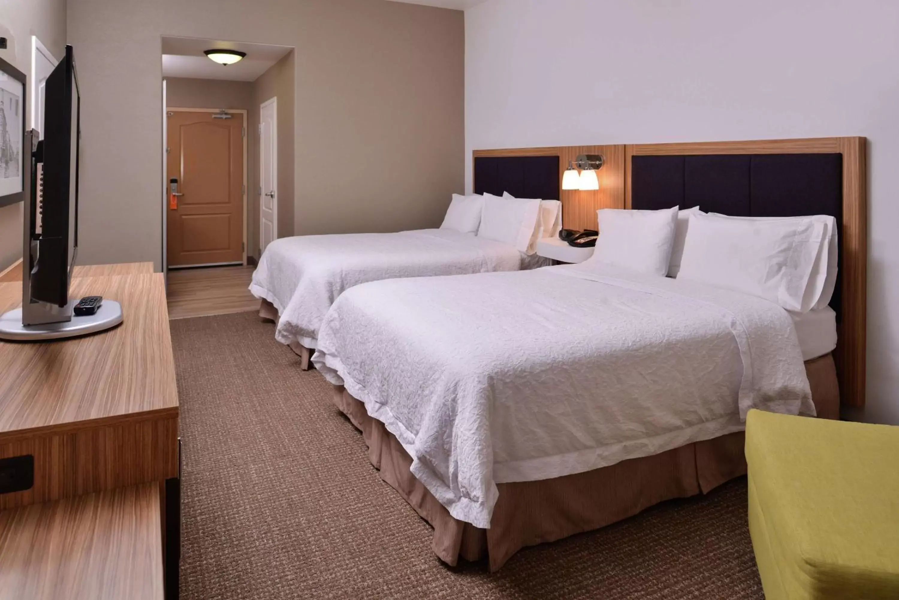 Bedroom, Bed in Hampton Inn & Suites Woodland-Sacramento Area