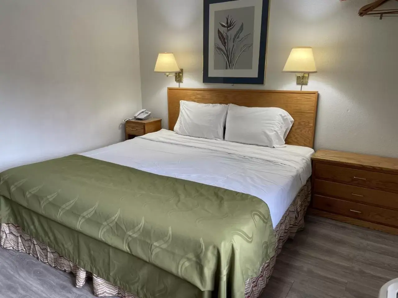 Bed in Rodeway Inn & Suites Omak - Okanogan