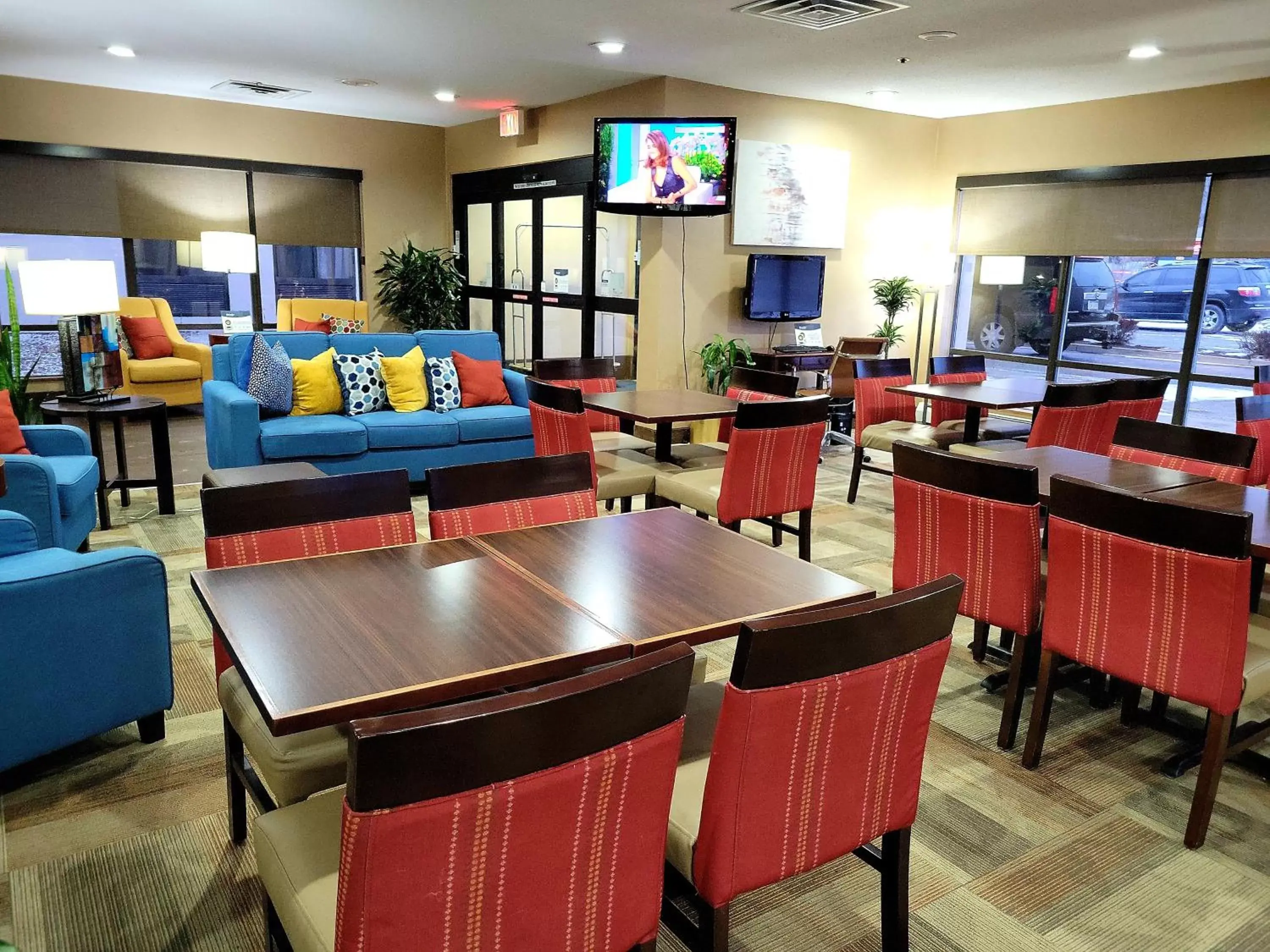 Communal lounge/ TV room in Comfort Inn, Erie - Near Presque Isle